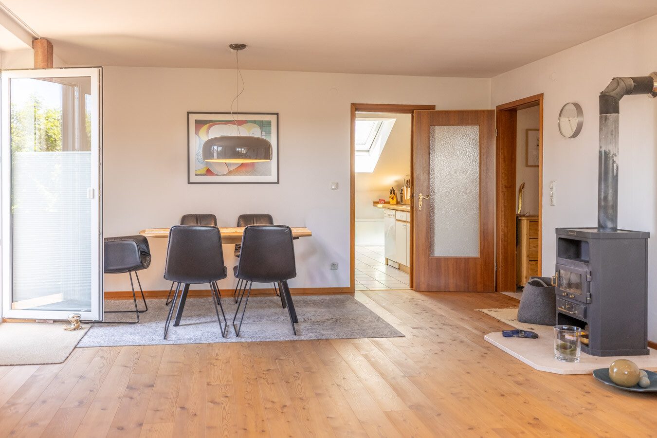 Immobilienangebot - Türkheim - Alle - Wohnen mit Charme unter dem Dach – 4-Zimmer-Wohnung mit Westbalkon, Garage und Kaminofenanschluss
