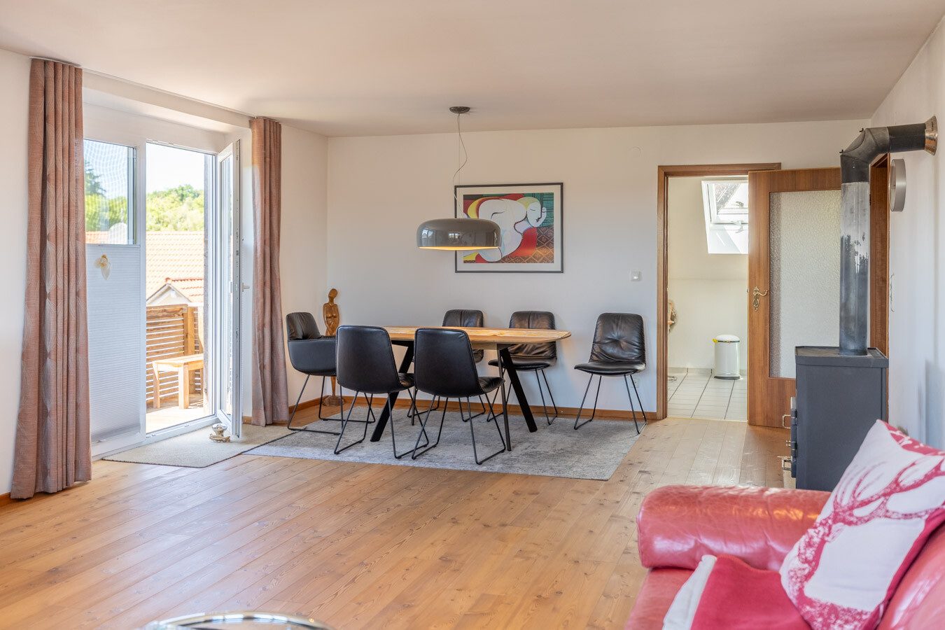 Immobilienangebot - Türkheim - Alle - Wohnen mit Charme unter dem Dach – 4-Zimmer-Wohnung mit Westbalkon, Garage und Kaminofenanschluss