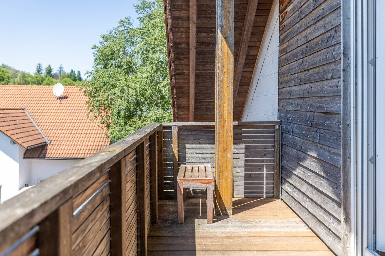 Immobilienangebot - Türkheim - Alle - Wohnen mit Charme unter dem Dach – 4-Zimmer-Wohnung mit Westbalkon, Garage und Kaminofenanschluss