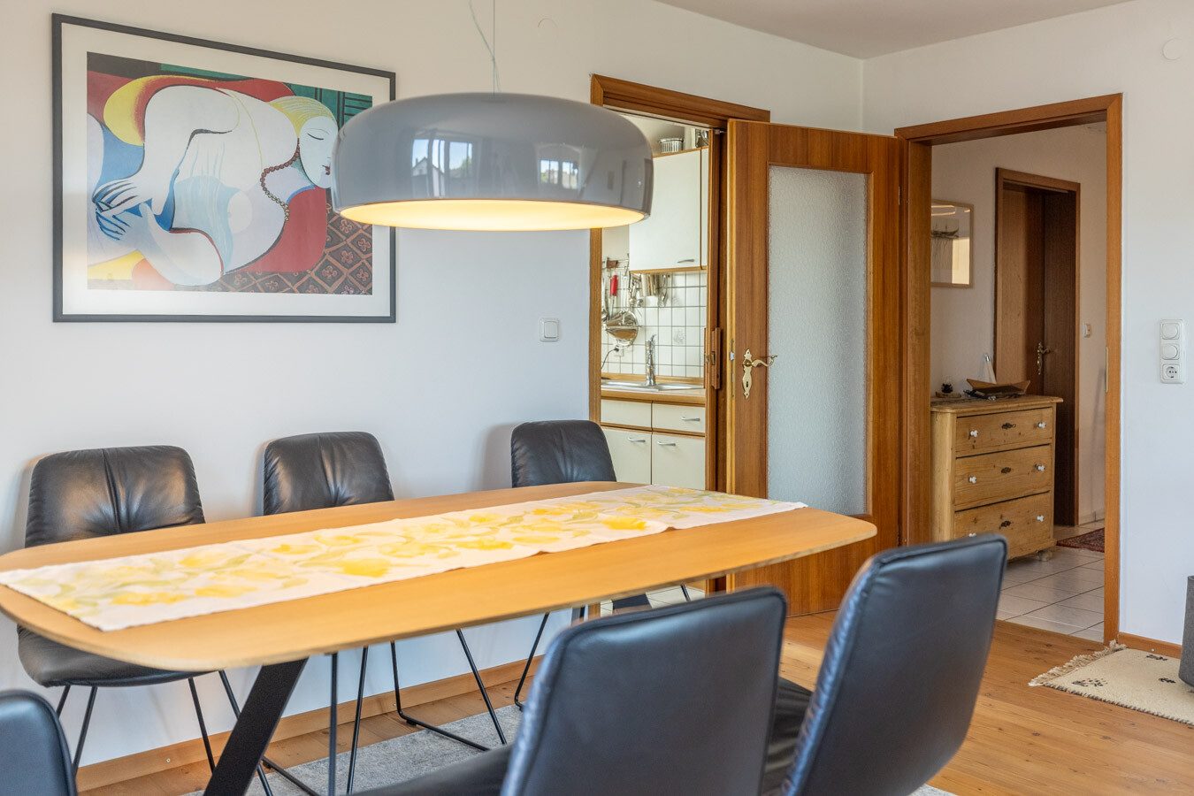 Immobilienangebot - Türkheim - Alle - Wohnen mit Charme unter dem Dach – 4-Zimmer-Wohnung mit Westbalkon, Garage und Kaminofenanschluss