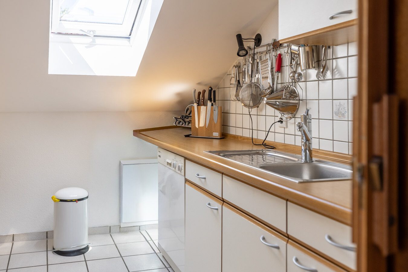 Immobilienangebot - Türkheim - Alle - Wohnen mit Charme unter dem Dach – 4-Zimmer-Wohnung mit Westbalkon, Garage und Kaminofenanschluss