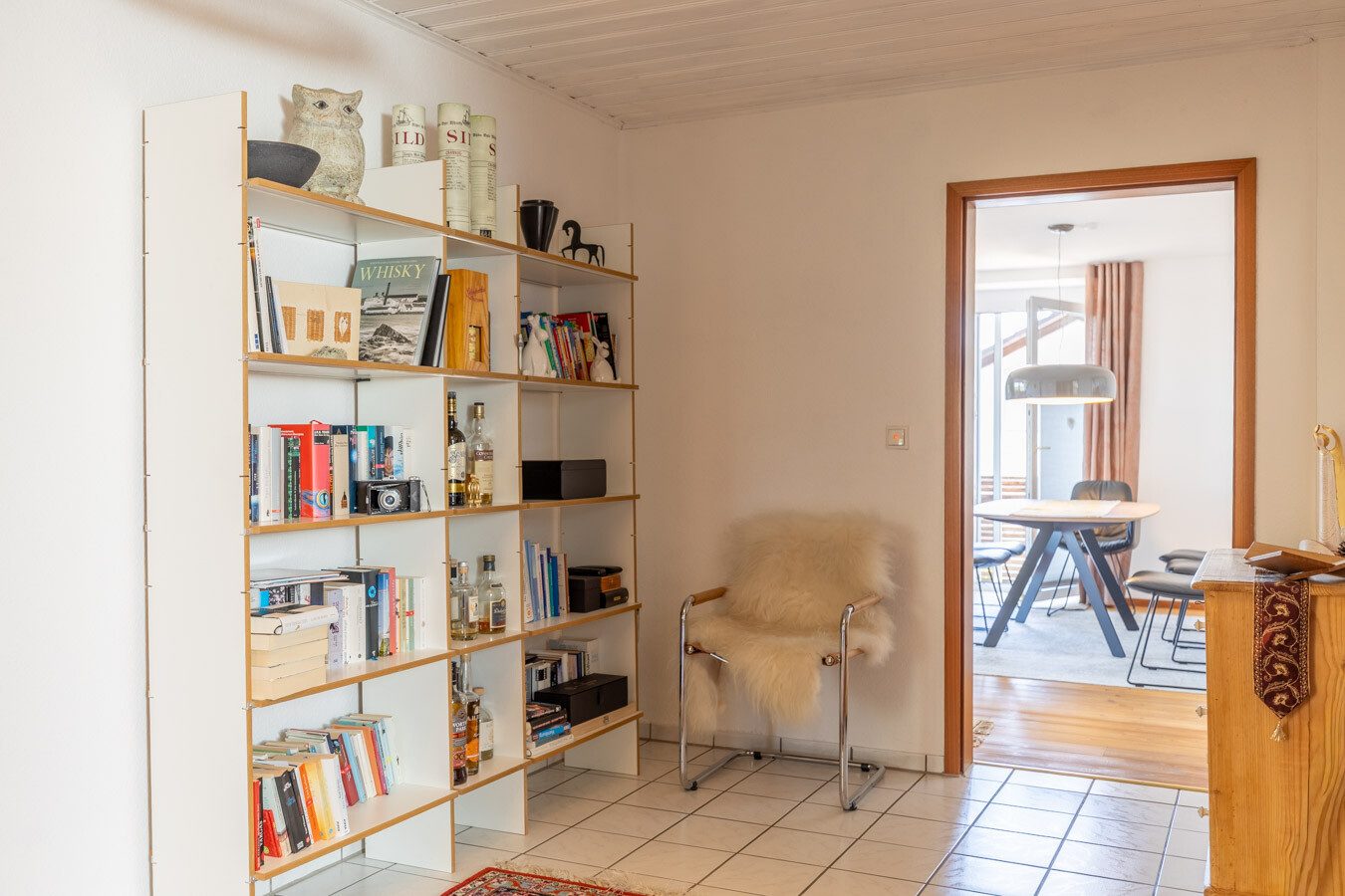 Immobilienangebot - Türkheim - Alle - Wohnen mit Charme unter dem Dach – 4-Zimmer-Wohnung mit Westbalkon, Garage und Kaminofenanschluss