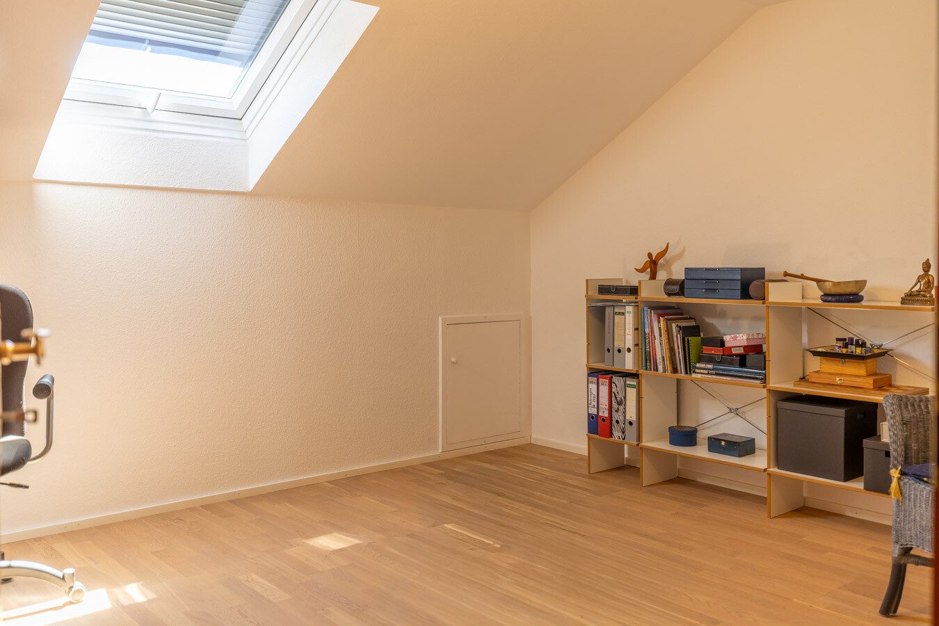 Immobilienangebot - Türkheim - Alle - Wohnen mit Charme unter dem Dach – 4-Zimmer-Wohnung mit Westbalkon, Garage und Kaminofenanschluss