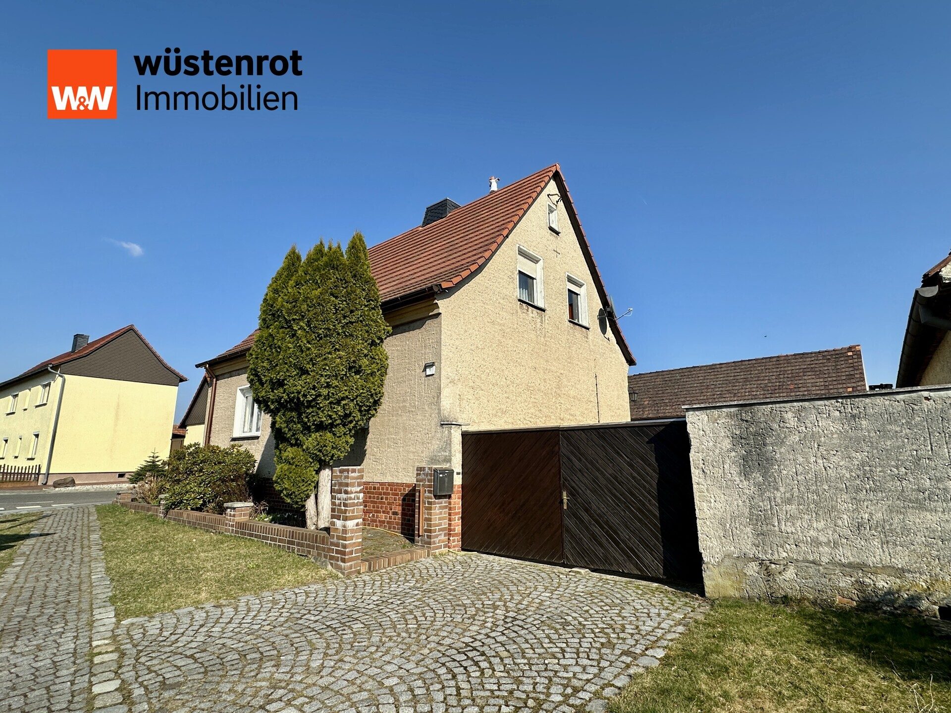 Immobilienangebot - Hoyerswerda / Bröthen - Alle - Einfamilienhaus mit großem Grundstück und zusätzlichem Baulandpotenzial