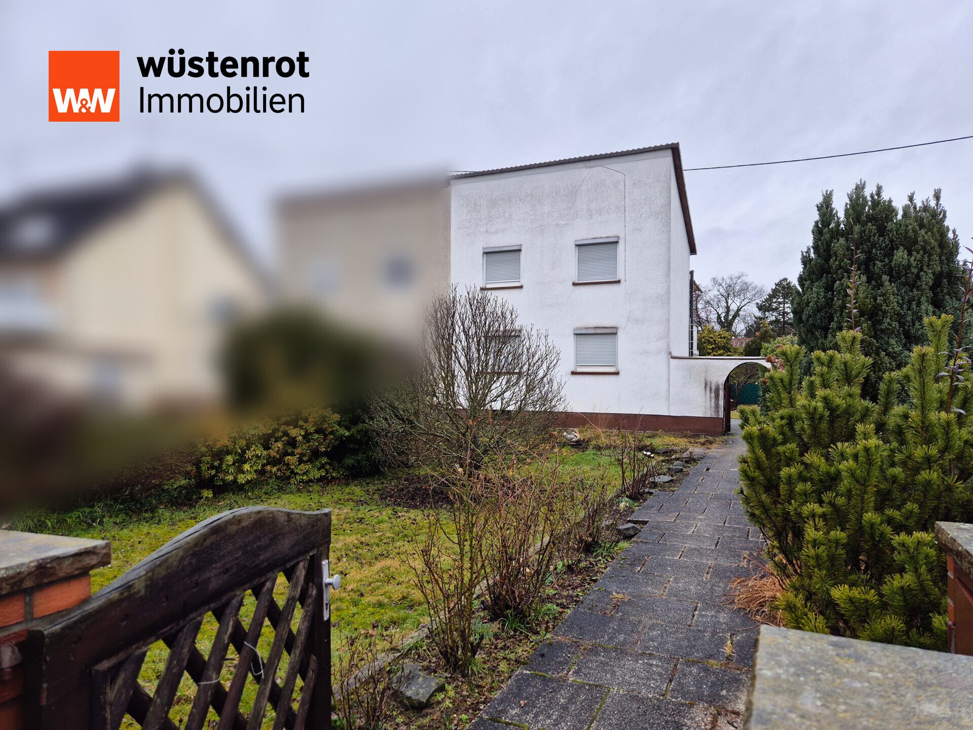 Immobilienangebot - Frankfurt am Main / Goldstein - Alle - Charmante Doppelhaushälfte auf Erbpachtgrundstück mit großem Garten, Garage und Balkon