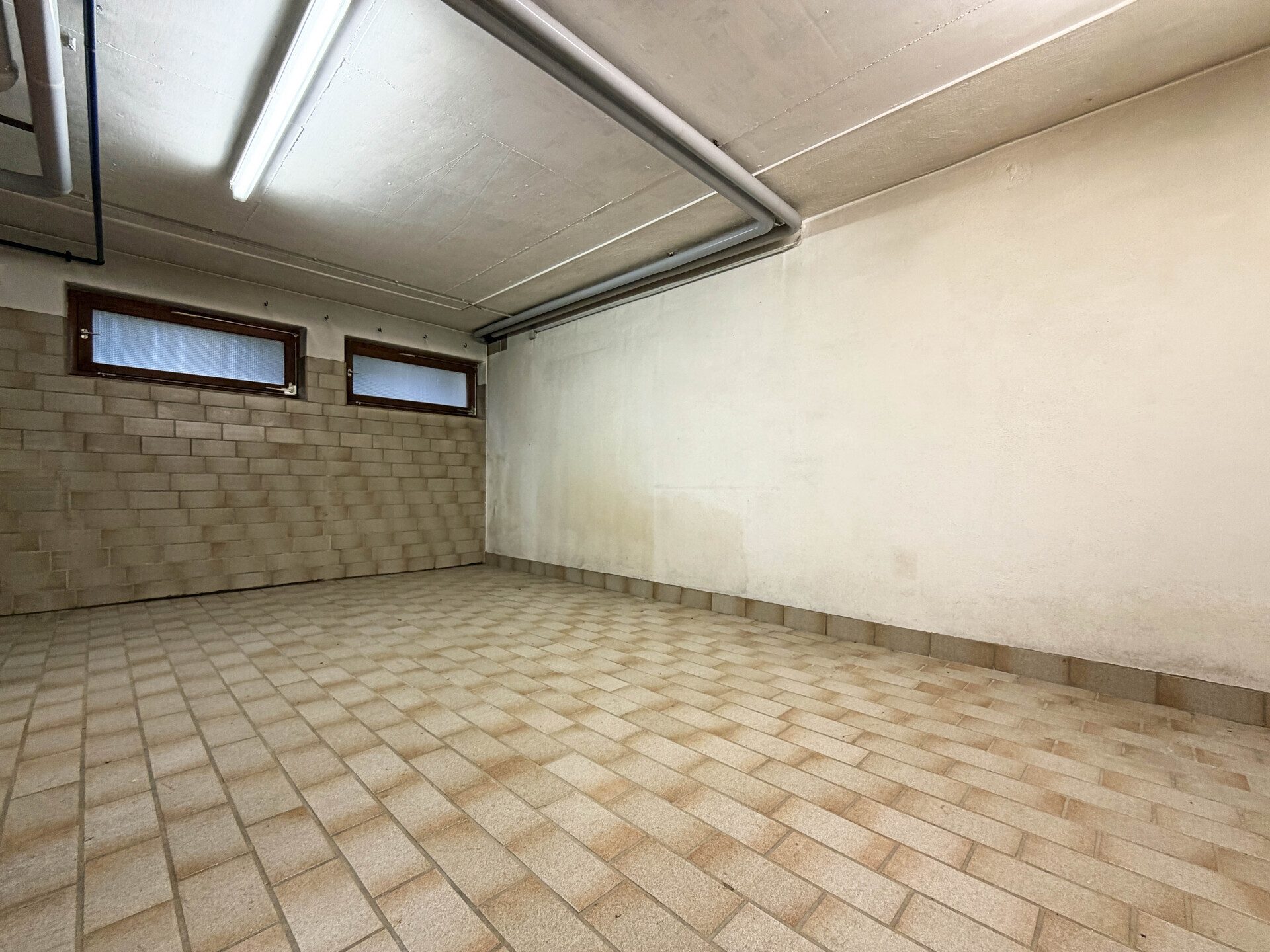 Immobilienangebot - Seitingen-Oberflacht - Alle - Besonderes Haus für besondere Ideen.
10 Zimmer auf 240 m². Mit Garten und
großen Garagen. TOP-Preis.