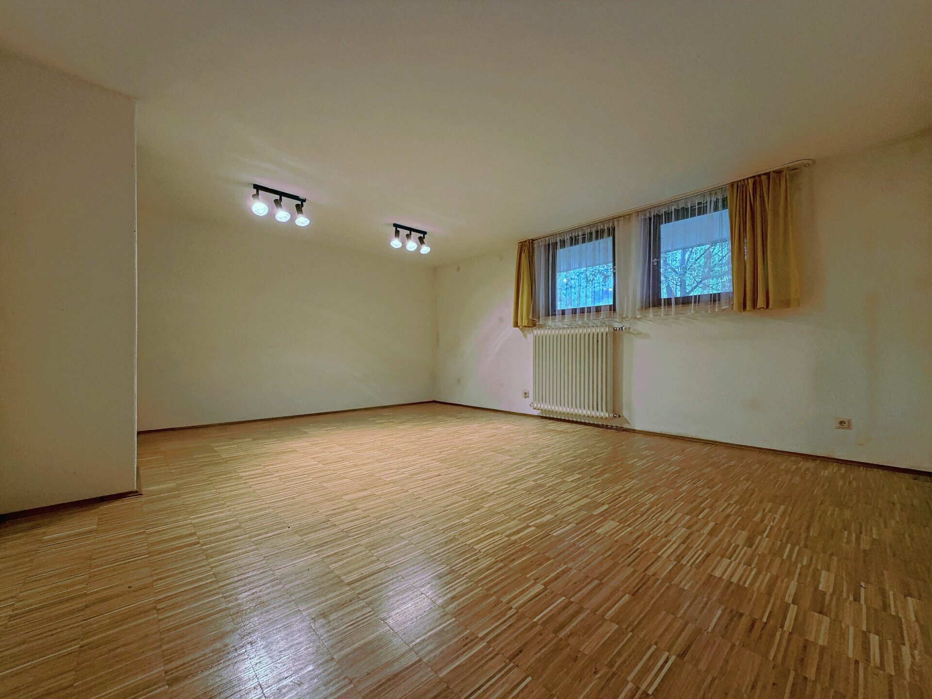 Immobilienangebot - Seitingen-Oberflacht - Alle - Besonderes Haus für besondere Ideen.
10 Zimmer auf 240 m². Mit Garten und
großen Garagen. TOP-Preis.