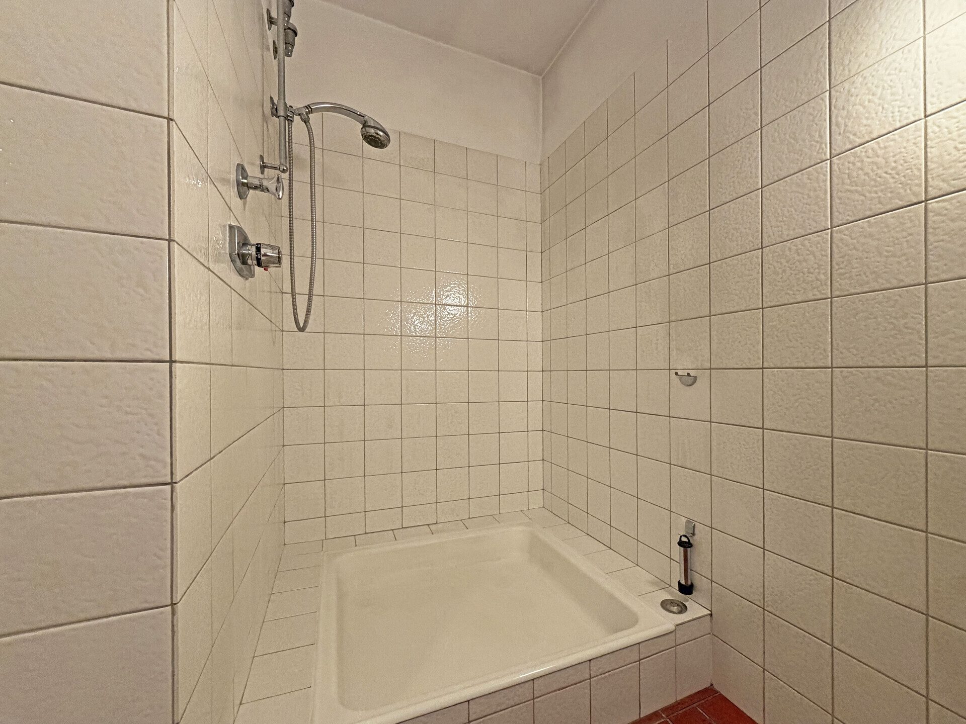 Immobilienangebot - Seitingen-Oberflacht - Alle - Besonderes Haus für besondere Ideen.
10 Zimmer auf 240 m². Mit Garten und
großen Garagen. TOP-Preis.