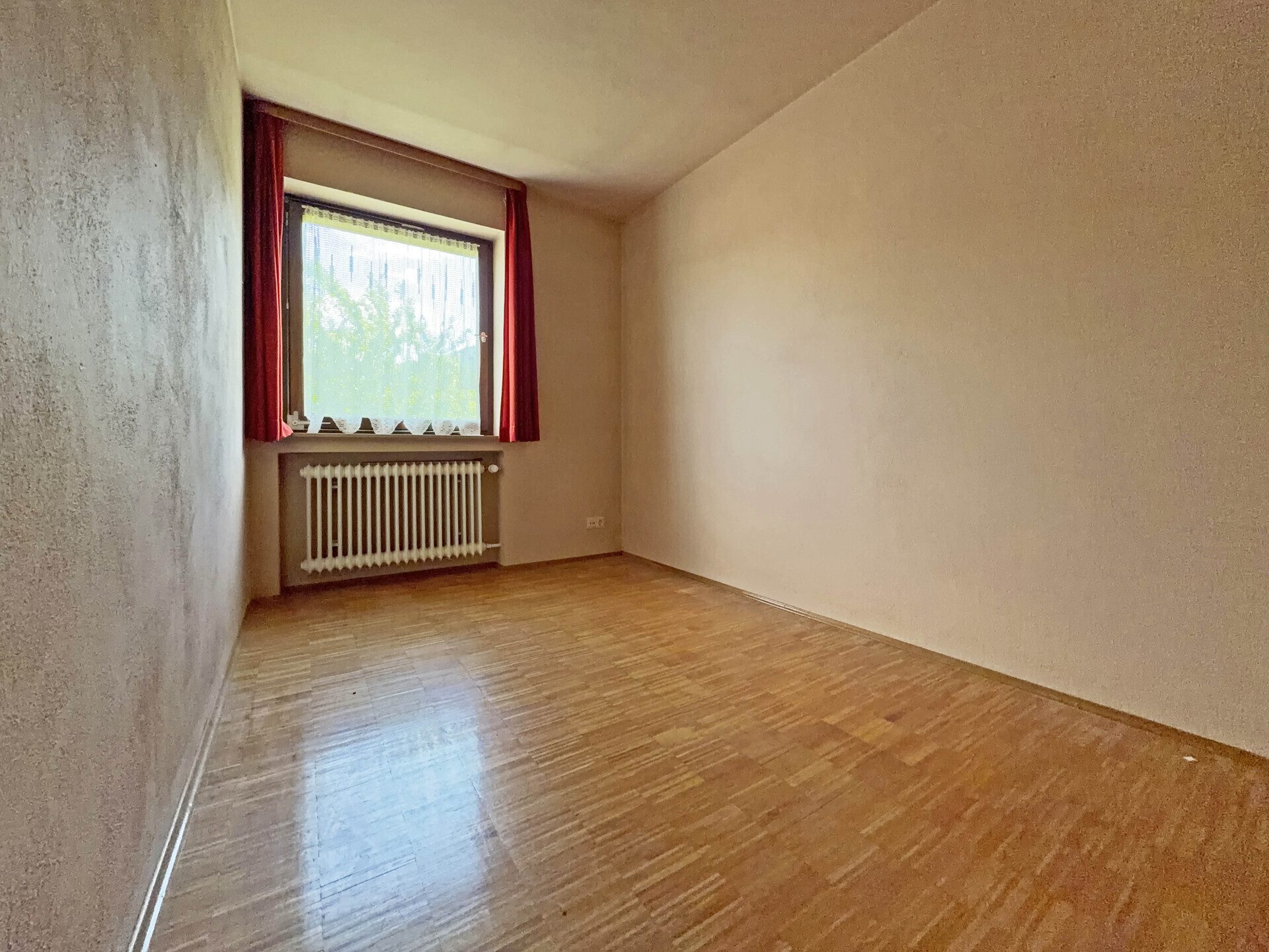 Immobilienangebot - Seitingen-Oberflacht - Alle - Besonderes Haus für besondere Ideen.
10 Zimmer auf 240 m². Mit Garten und
großen Garagen. TOP-Preis.