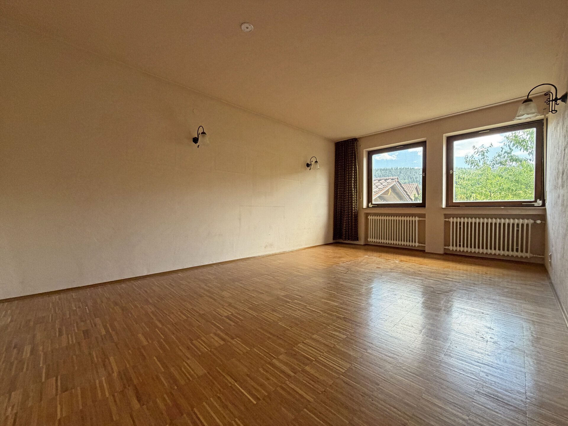 Immobilienangebot - Seitingen-Oberflacht - Alle - Besonderes Haus für besondere Ideen.
10 Zimmer auf 240 m². Mit Garten und
großen Garagen. TOP-Preis.
