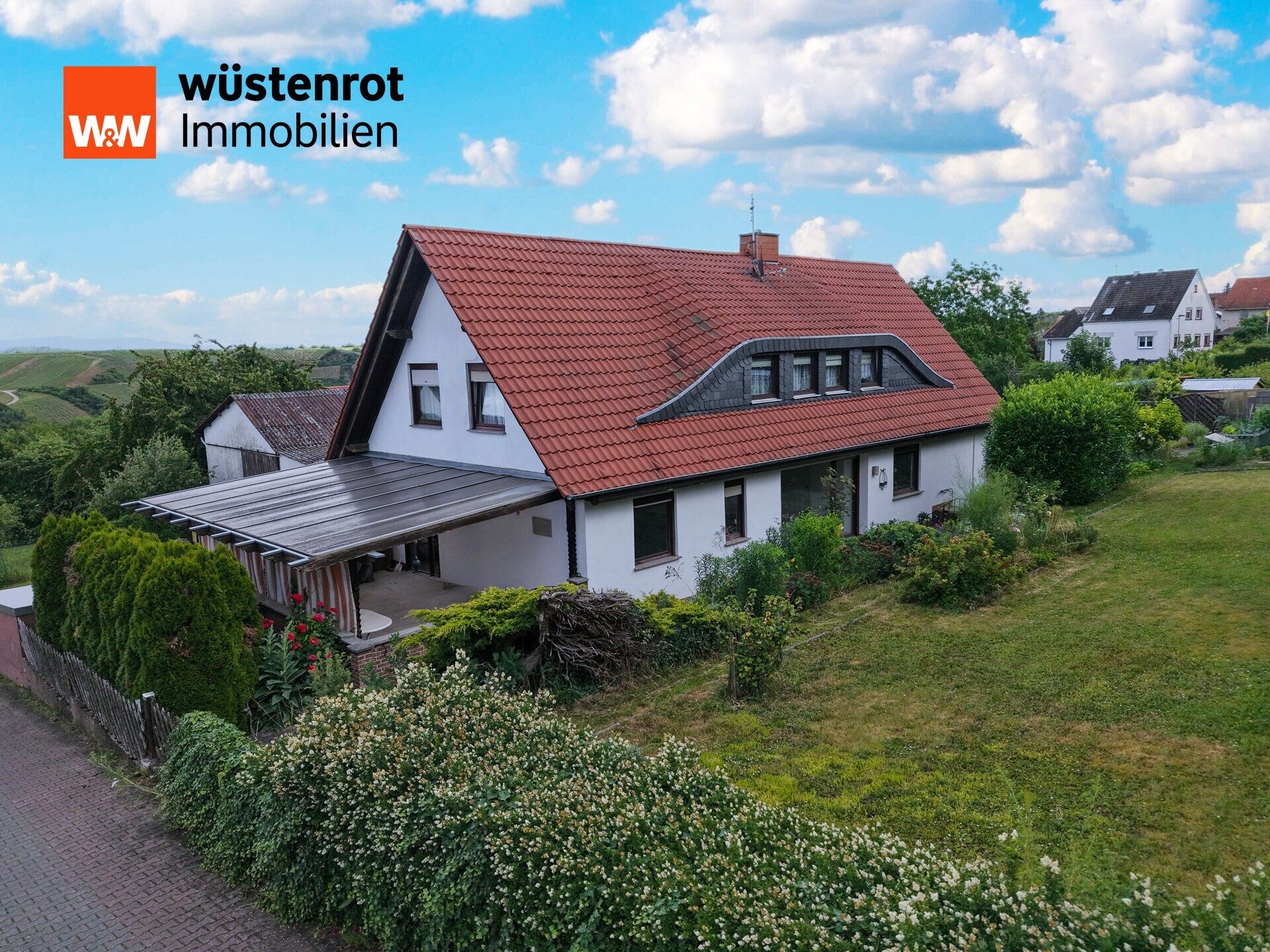 Immobilienangebot - Dorsheim - Alle - #Wunderschönes Zweifamilienhaus mit grosser überdachter Terrasse, grossem Keller und fein angelegtem Garten