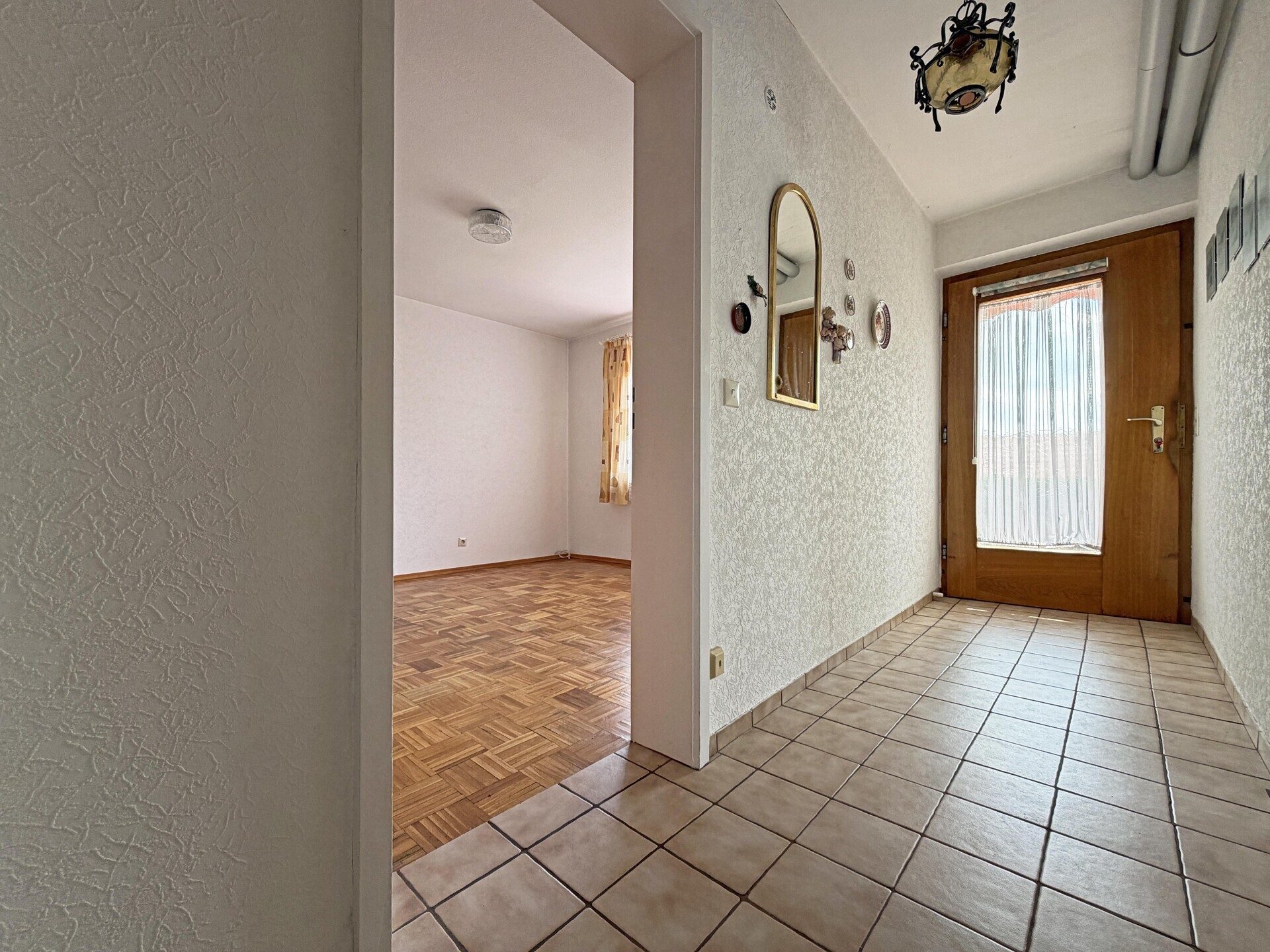 Immobilienangebot - Dornstetten / Aach - Alle - Familienglück. 7 Zimmer auf 133 qm.
Einliegerwohnung. Tolle Gartenoase. 
Zwei Garagen. TOP-Preis.