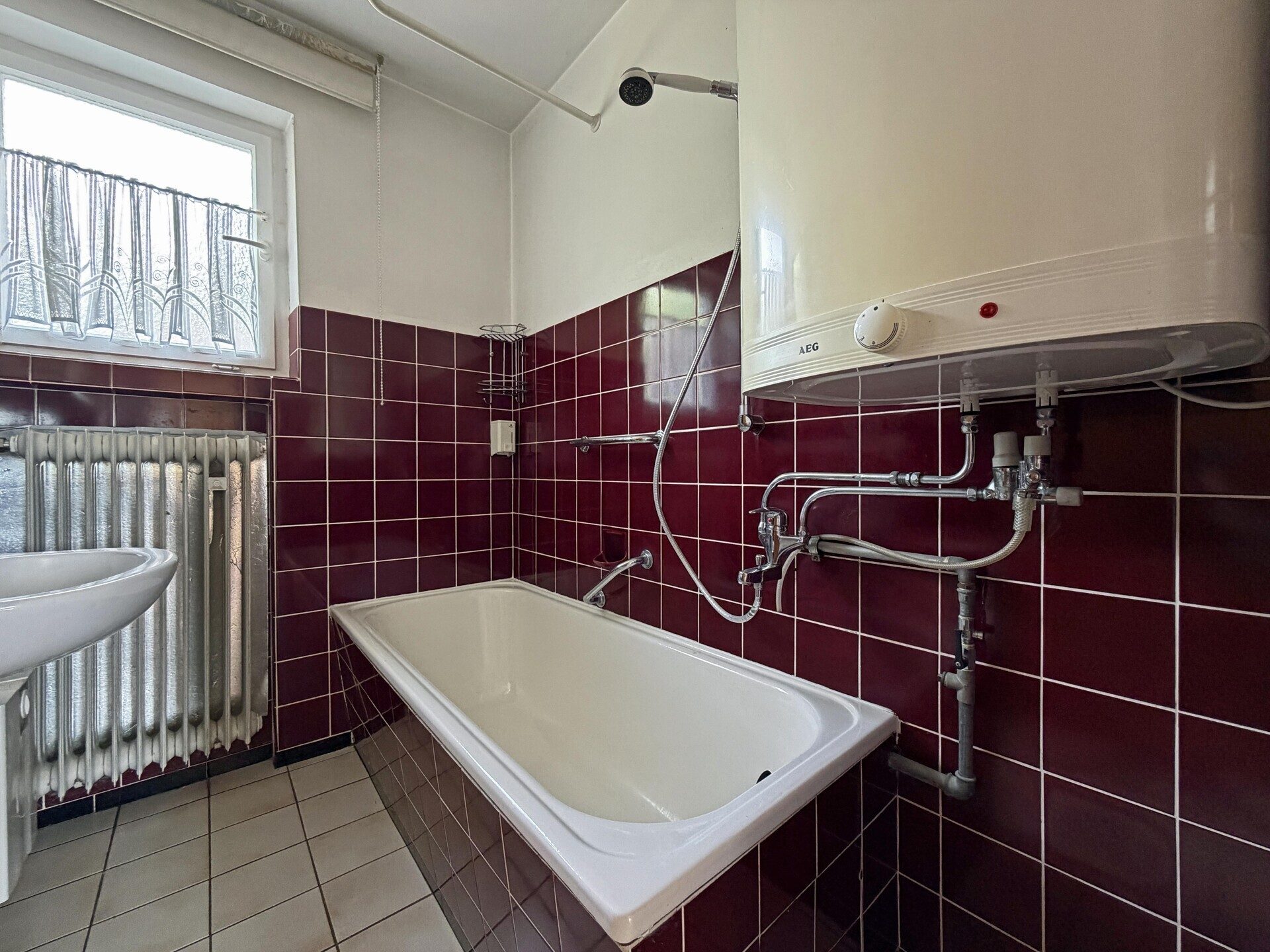 Immobilienangebot - Dornstetten / Aach - Alle - Familienglück. 7 Zimmer auf 133 qm.
Einliegerwohnung. Tolle Gartenoase. 
Zwei Garagen. TOP-Preis.