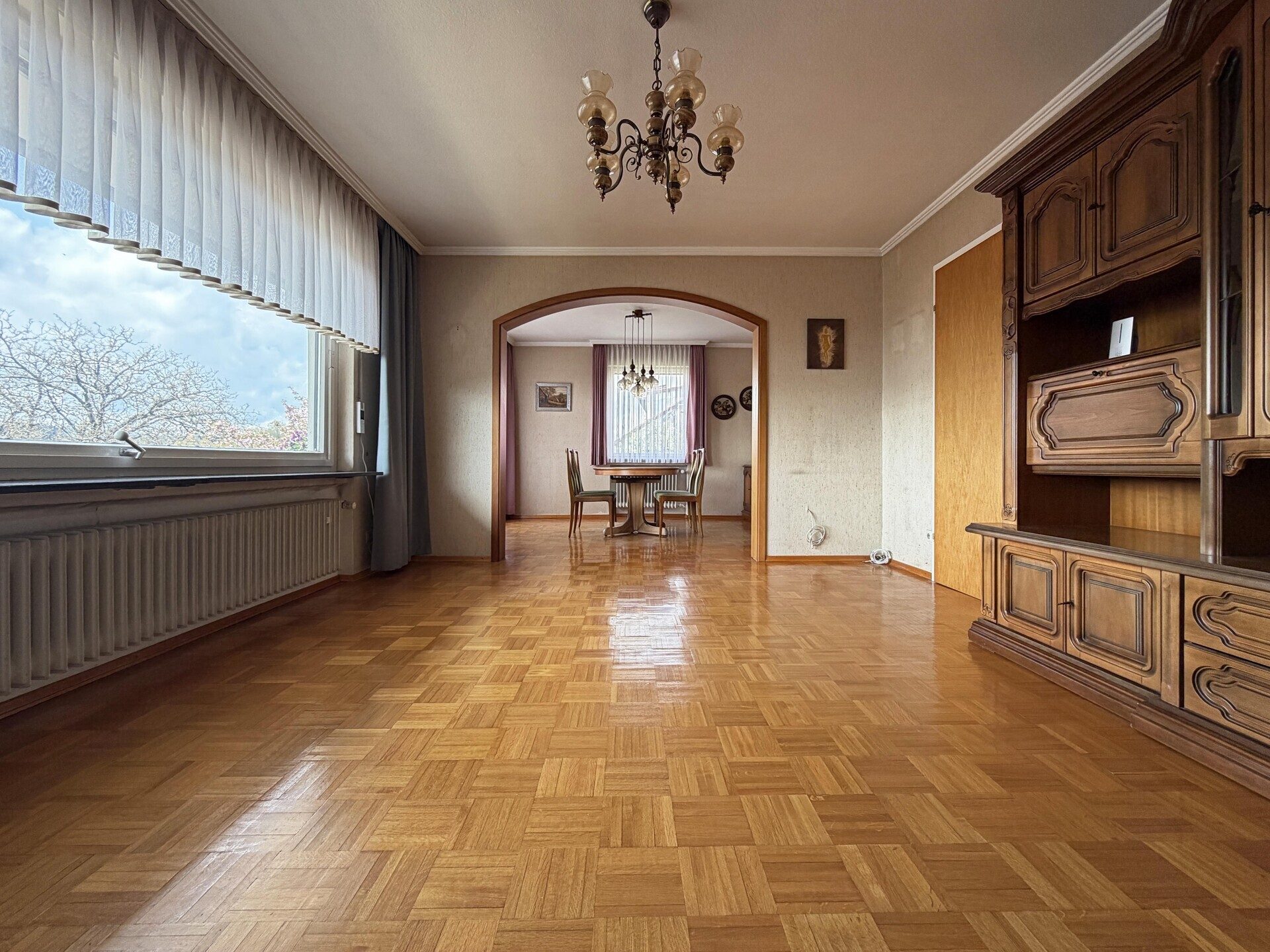 Immobilienangebot - Dornstetten / Aach - Alle - Familienglück. 7 Zimmer auf 133 qm.
Einliegerwohnung. Tolle Gartenoase. 
Zwei Garagen. TOP-Preis.