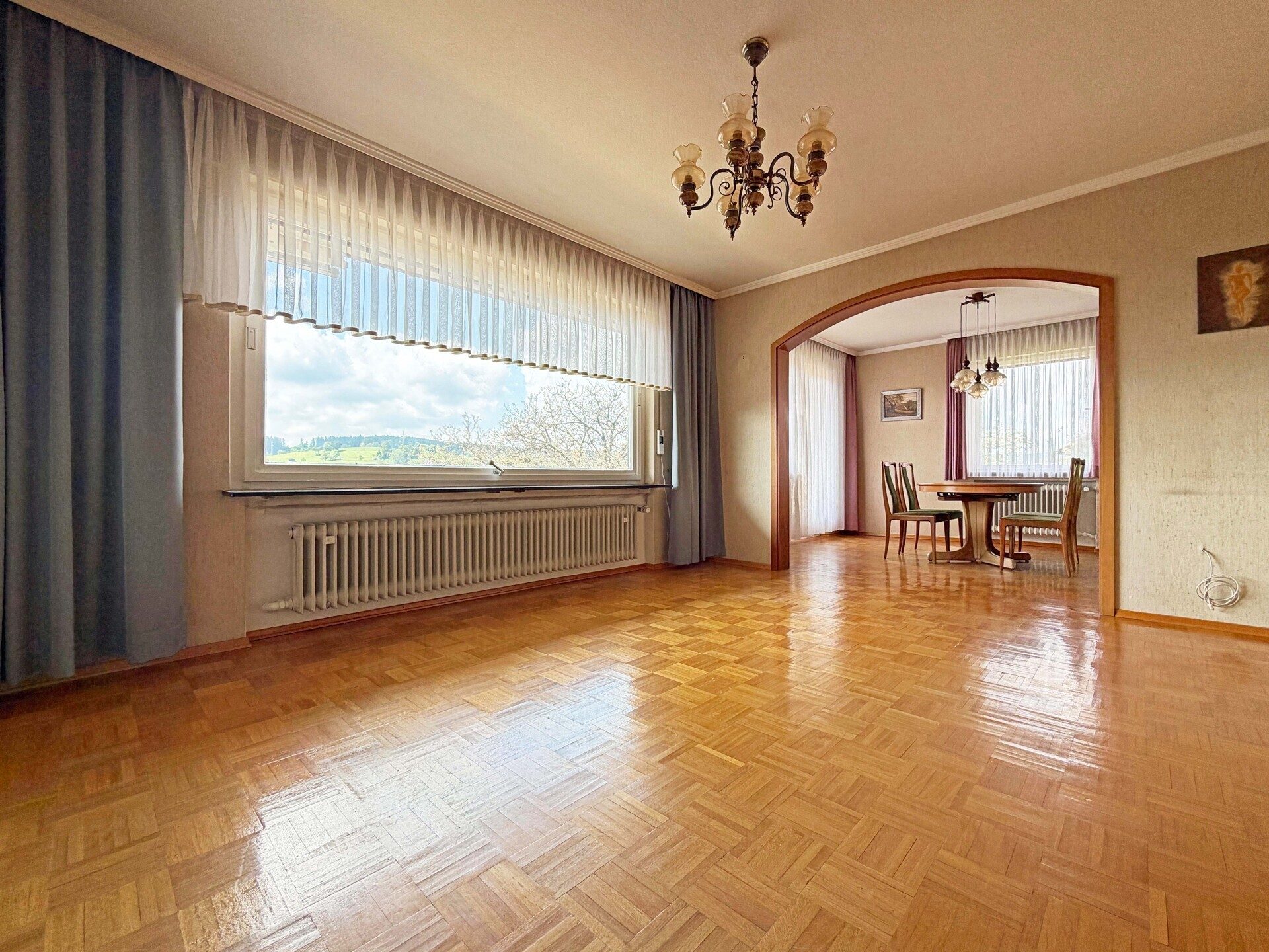 Immobilienangebot - Dornstetten / Aach - Alle - Familienglück. 7 Zimmer auf 133 qm.
Einliegerwohnung. Tolle Gartenoase. 
Zwei Garagen. TOP-Preis.