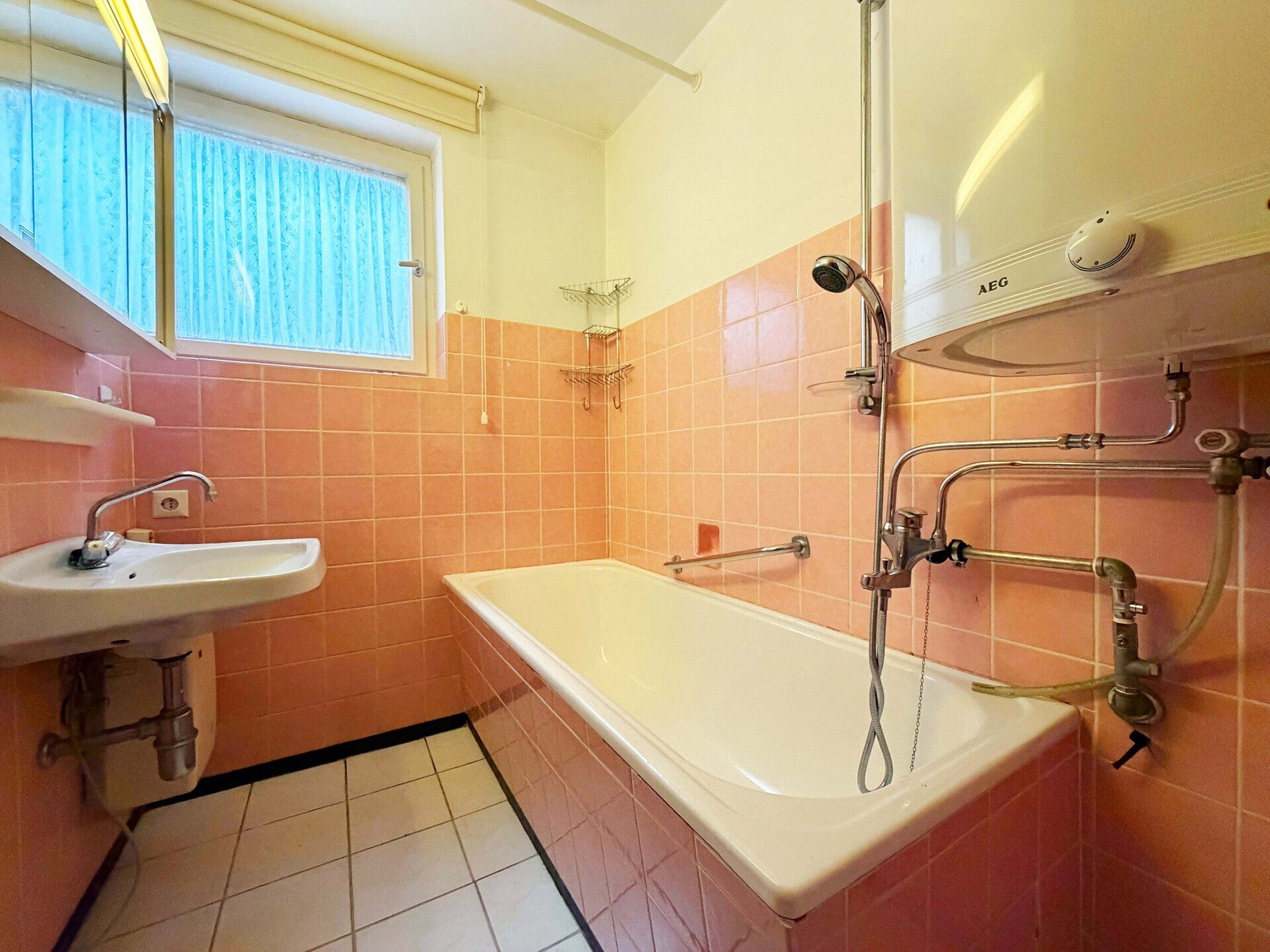 Immobilienangebot - Dornstetten / Aach - Alle - Familienglück. 7 Zimmer auf 133 qm.
Einliegerwohnung. Tolle Gartenoase. 
Zwei Garagen. TOP-Preis.