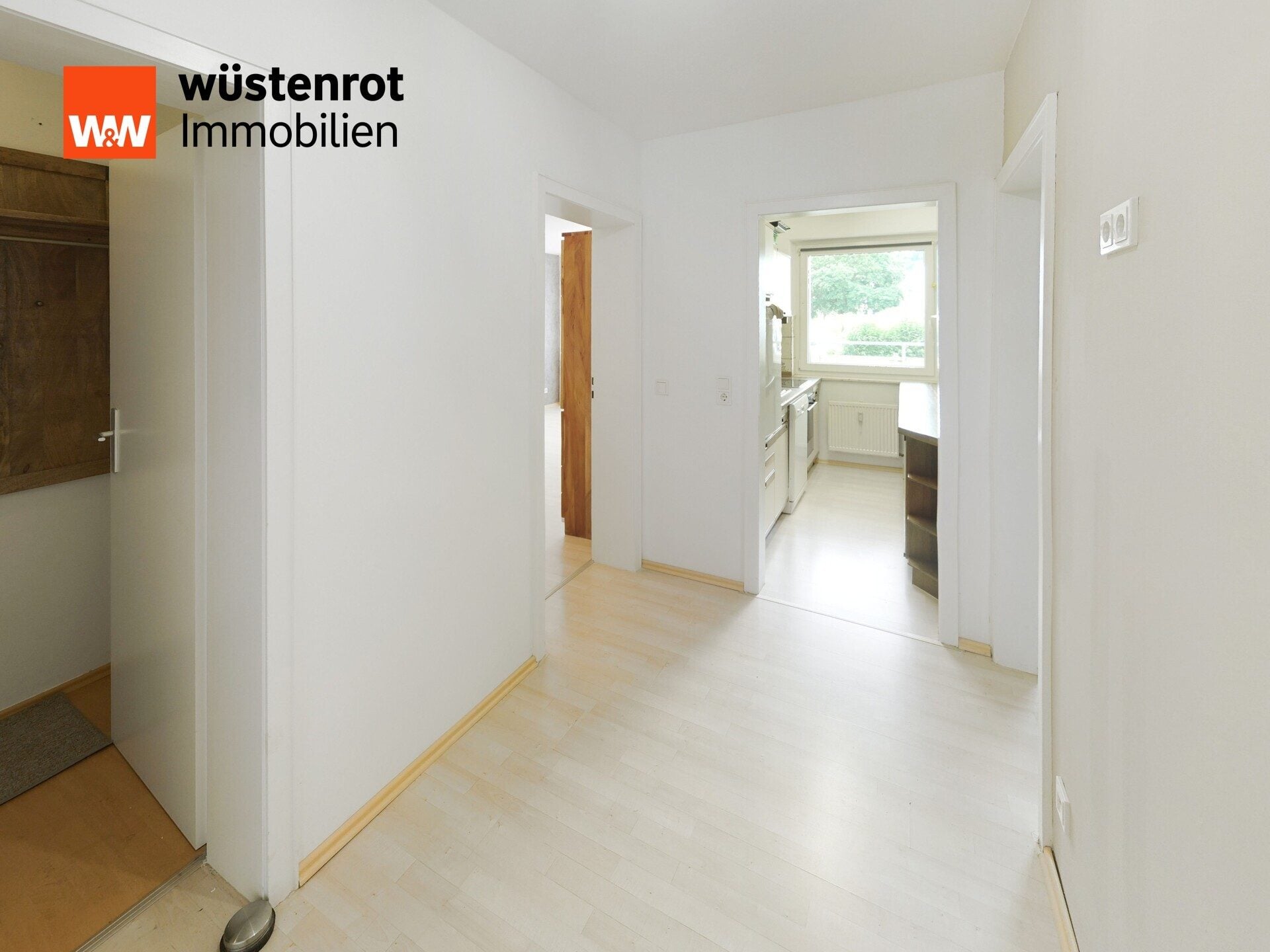 Immobilienangebot - Springe - Alle - 2-Zimmer-Wohnung mit Aufzug – modernisiert, sofort bezugsfähig & ausbaufähig
