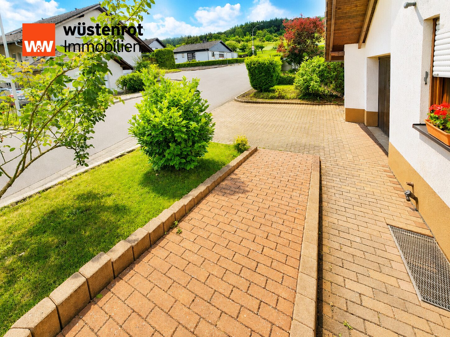 Immobilienangebot - Büdingen / Orleshausen - Alle - Volltreffer! 1-FH mit Nähe zu Feld, Stadt und Edeka! Solar, Kamin, 2 Bäder, ELW, Garage und Garten!