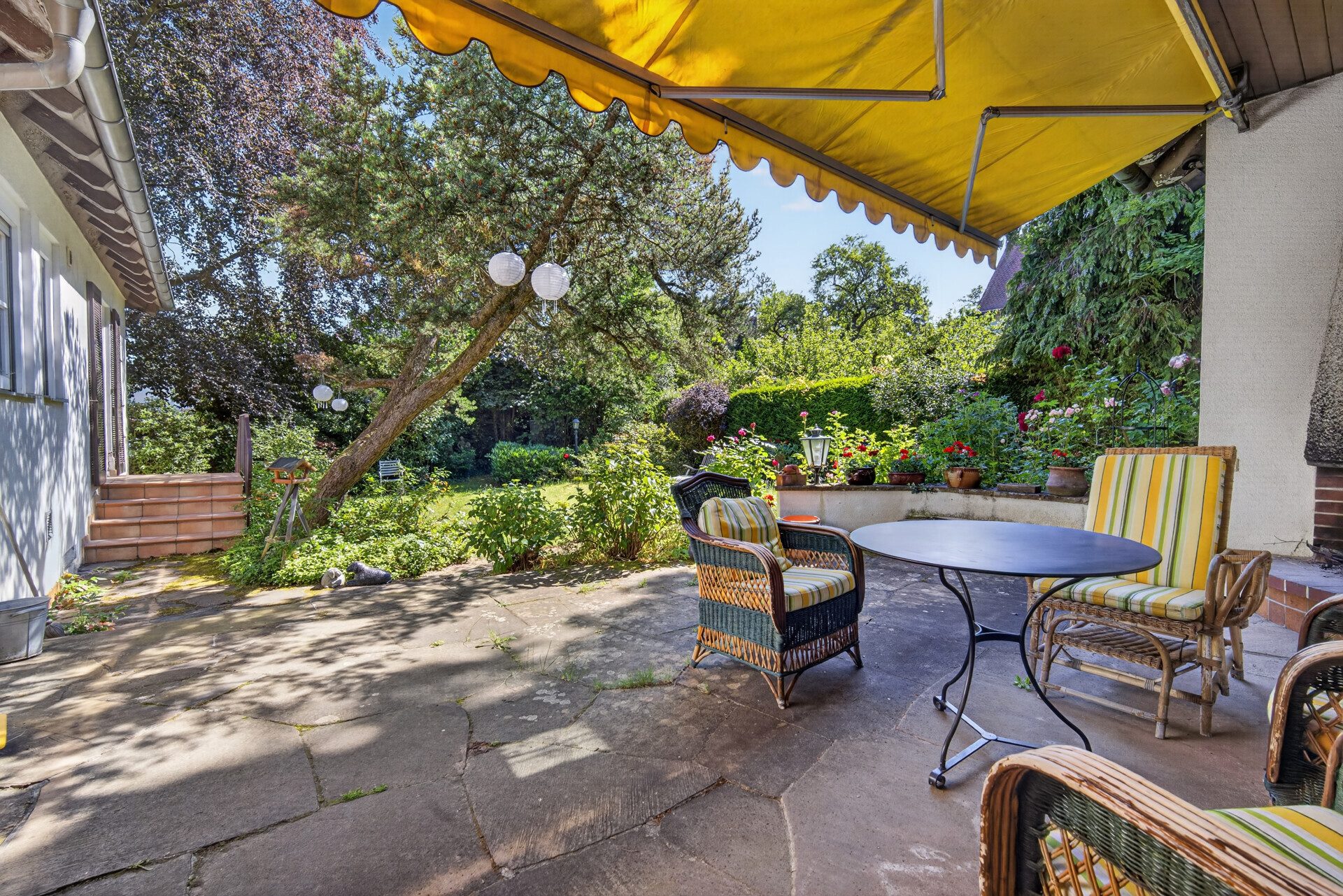 Immobilienangebot - Stuttgart / Rohr - Alle - Repräsentative Villa mit Einliegerwohnung - 247m² Wohnfläche auf 952m² Privatgrund