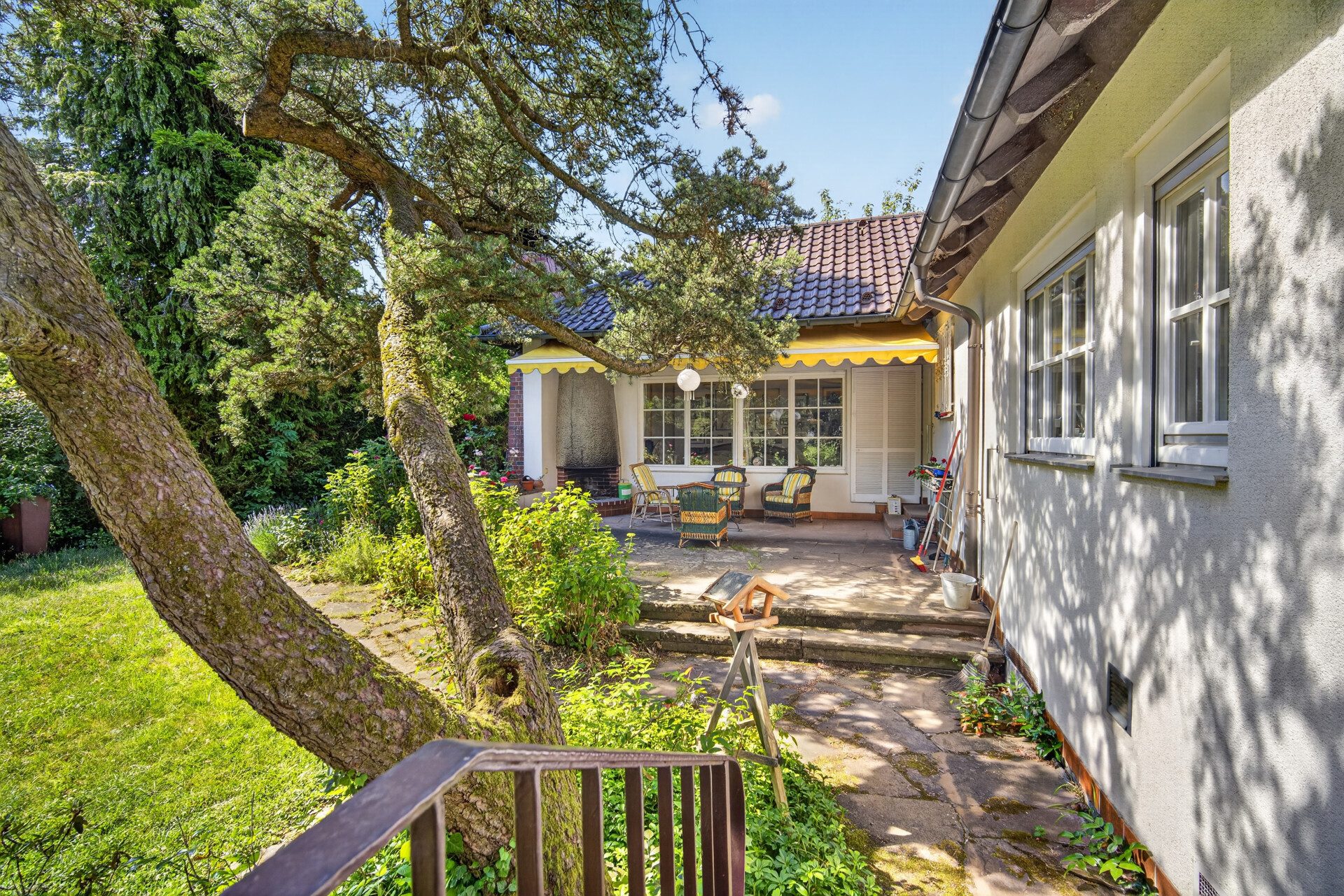 Immobilienangebot - Stuttgart / Rohr - Alle - Repräsentative Villa mit Einliegerwohnung - 247m² Wohnfläche auf 952m² Privatgrund