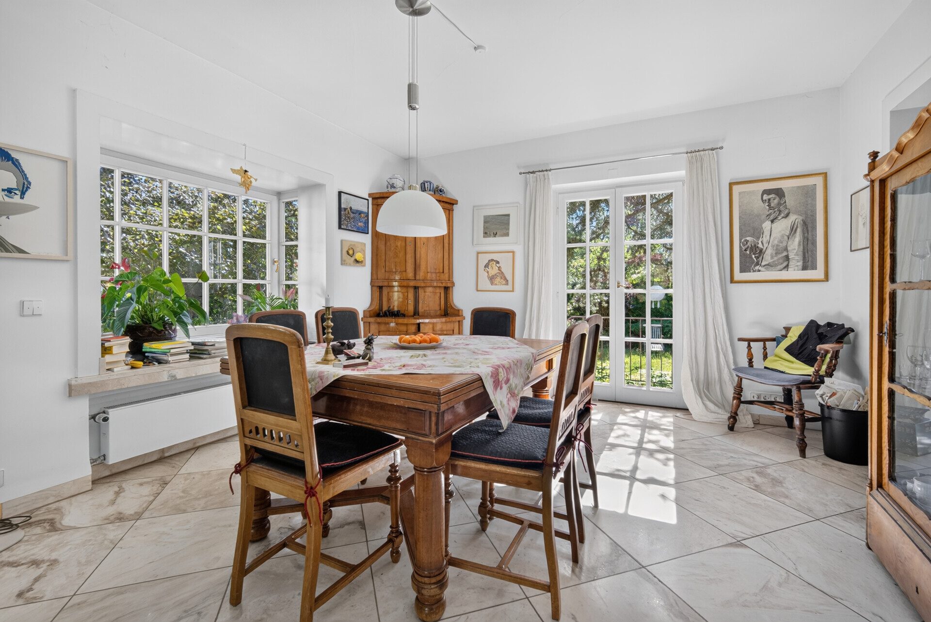 Immobilienangebot - Stuttgart / Rohr - Alle - Repräsentative Villa mit Einliegerwohnung - 247m² Wohnfläche auf 952m² Privatgrund