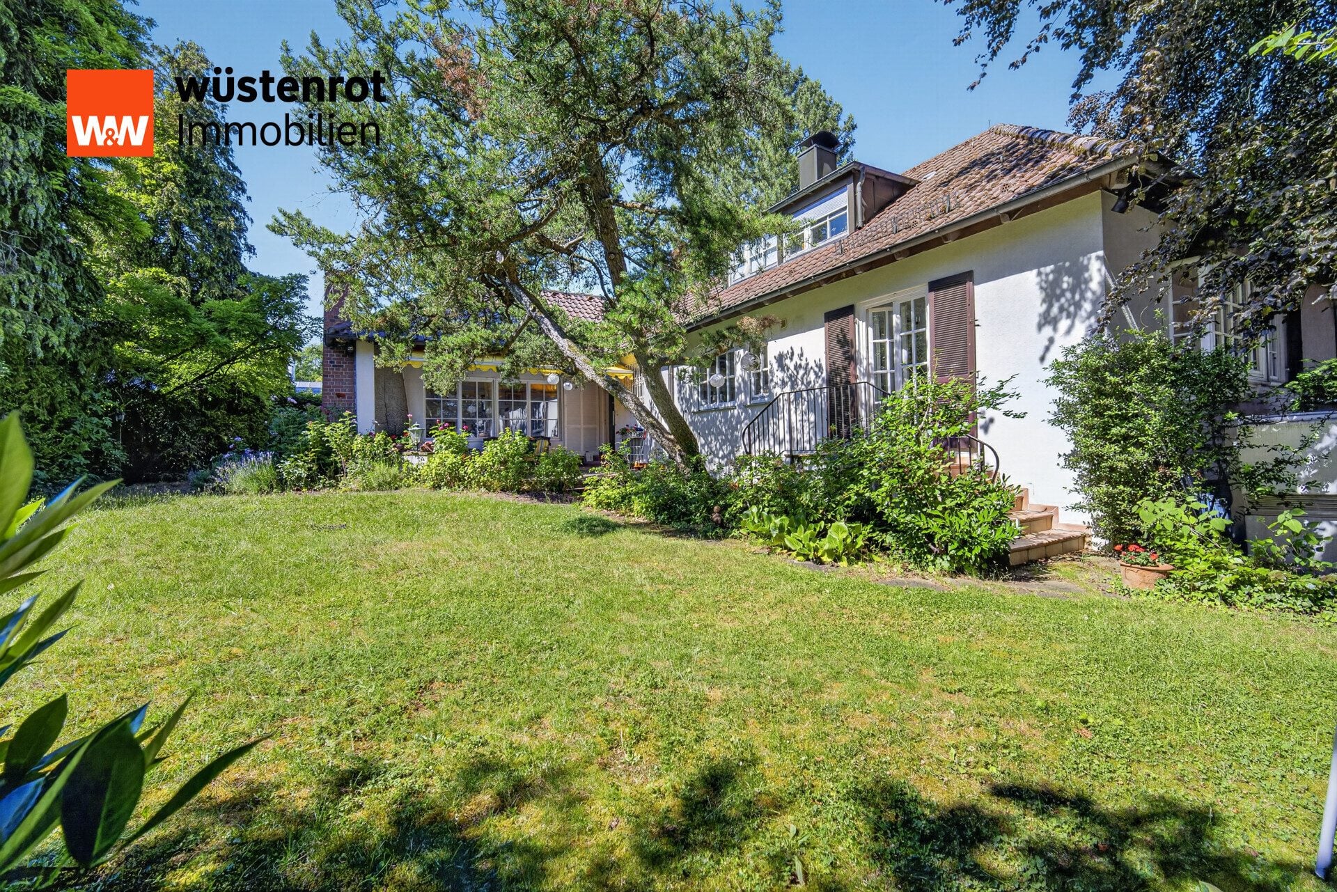 Immobilienangebot - Stuttgart / Rohr - Alle - Repräsentative Villa mit Einliegerwohnung - 247m² Wohnfläche auf 952m² Privatgrund
