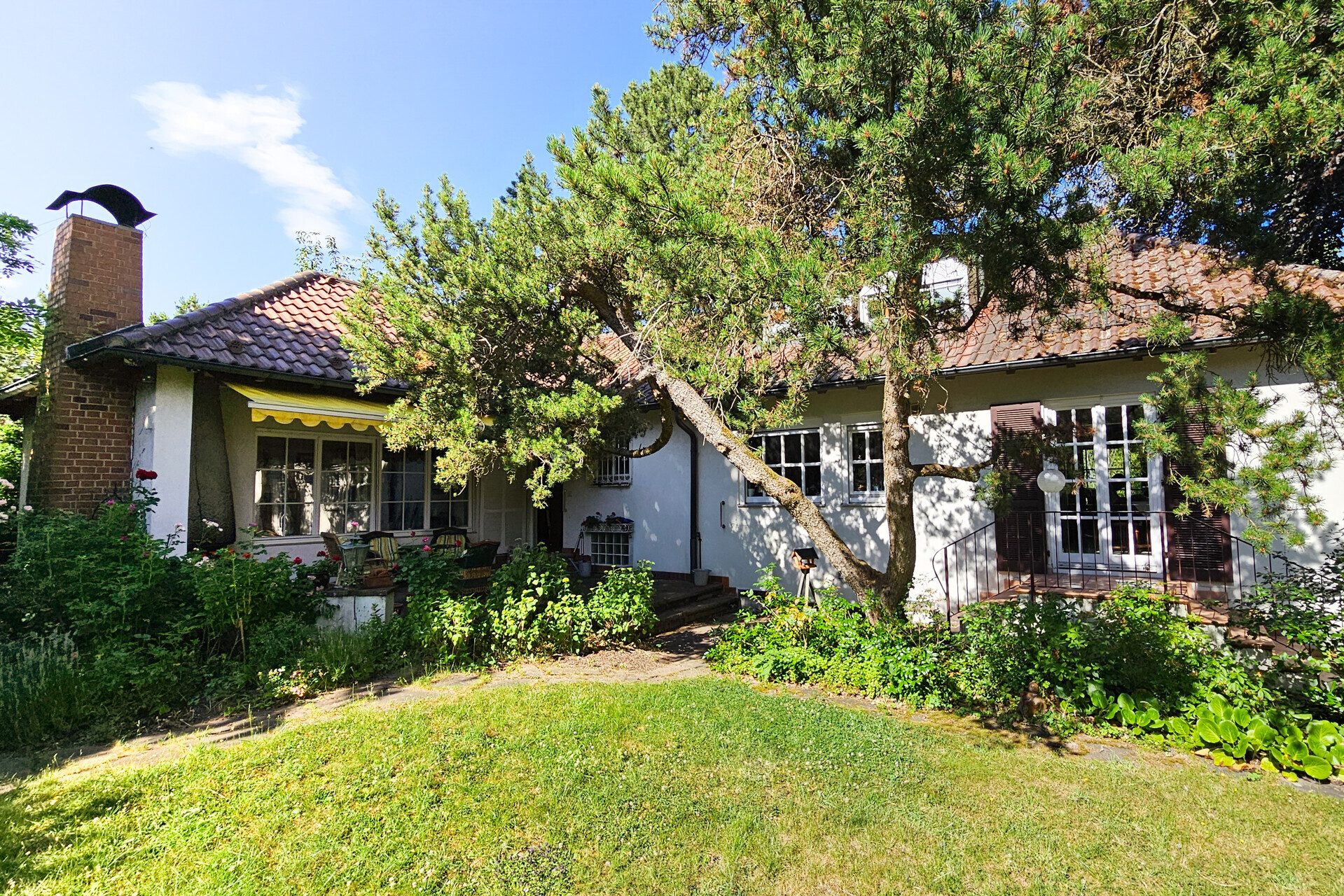 Immobilienangebot - Stuttgart / Rohr - Alle - Repräsentative Villa mit Einliegerwohnung - 247m² Wohnfläche auf 952m² Privatgrund