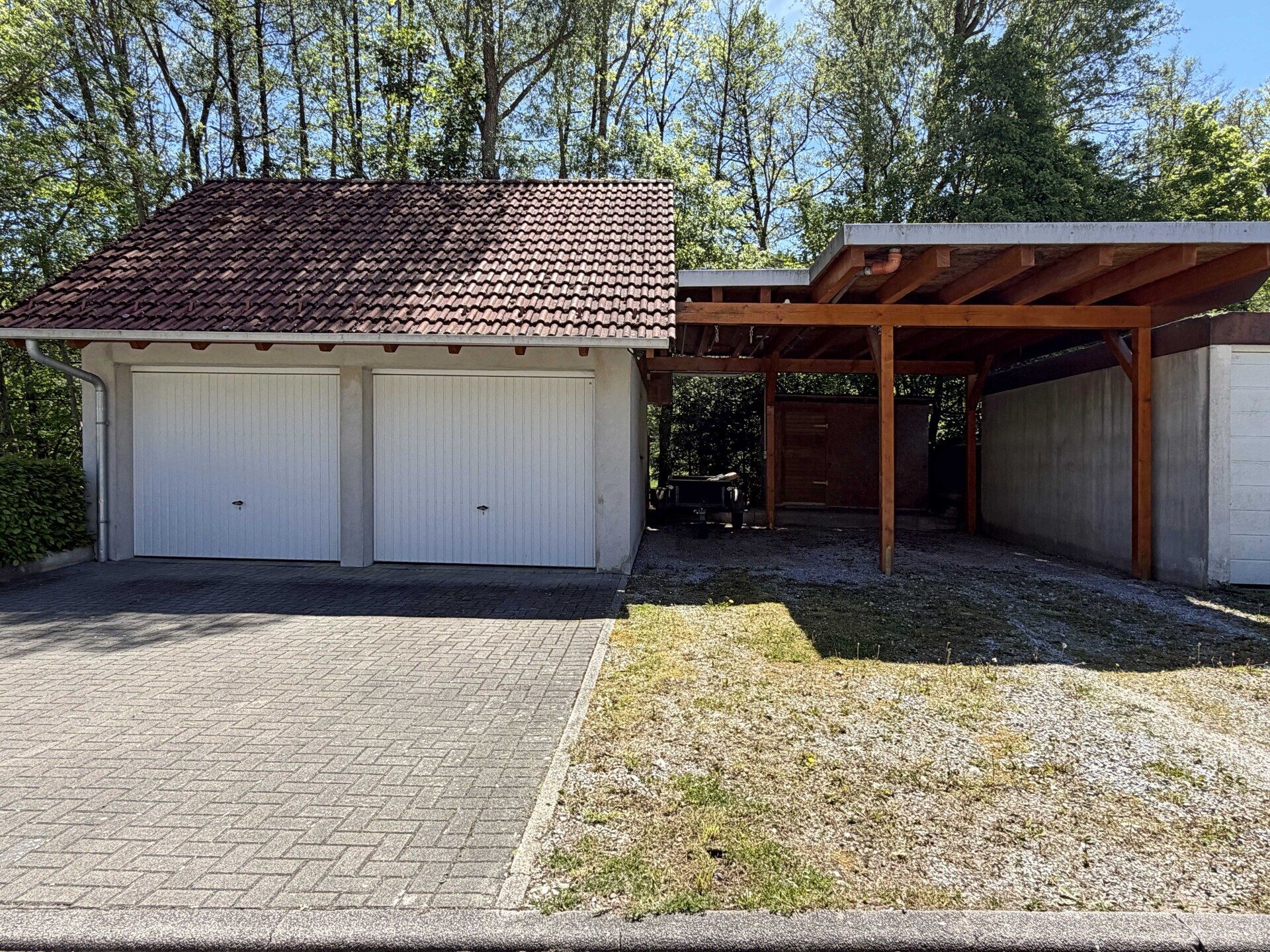 Immobilienangebot - Niedereschach / Kappel - Alle - Familienoase. 7 helle Zimmer auf 201 m².
Separate Einliegerwohnung. Überdachte
Terrasse. 2 Garagen.