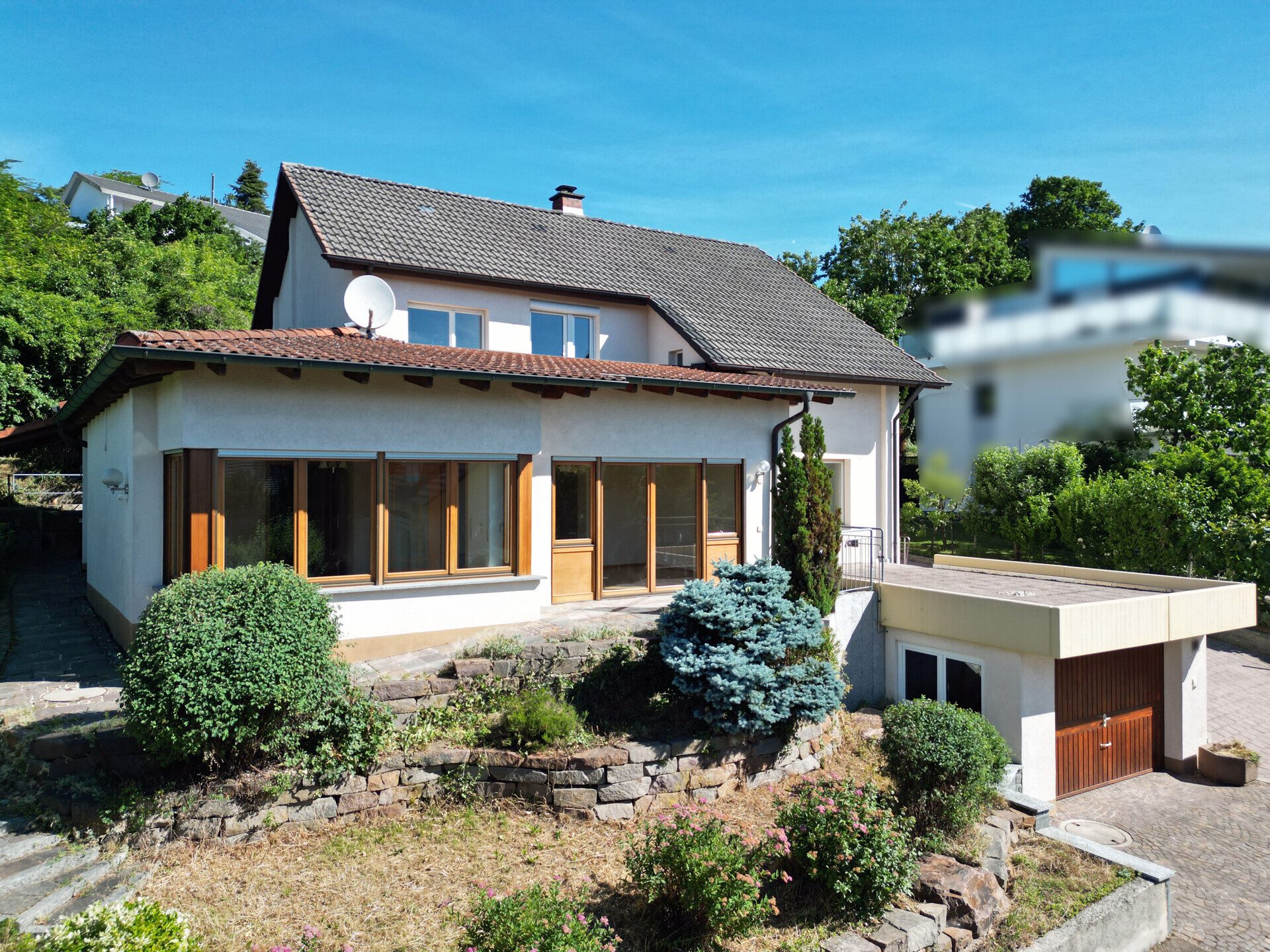 Immobilienangebot - Gottmadingen - Alle - Großzügiges Zuhause. 8 Zimmer. 223 m².
Garten, Garage und 2 Stellplätze. Viel
Platz für Ihre Ideen.