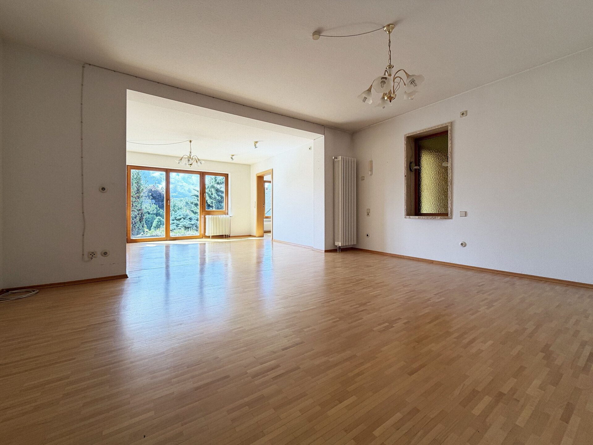 Immobilienangebot - Gottmadingen - Alle - Großzügiges Zuhause. 8 Zimmer. 223 m².
Garten, Garage und 2 Stellplätze. Viel
Platz für Ihre Ideen.