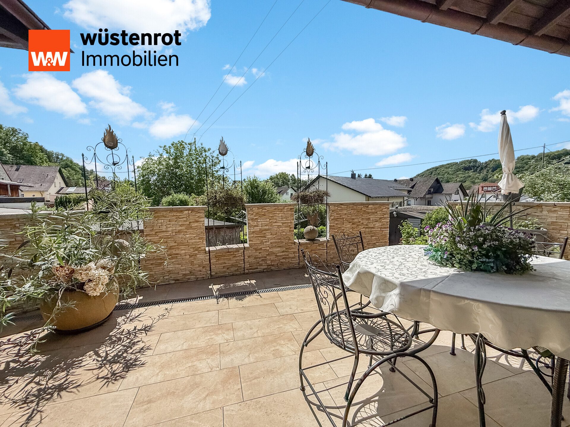 Immobilienangebot - Schmelz - Alle - Gepflegter Bungalow mit Einliegerwohnung, Whirlpool und großer Garage in Schmelz