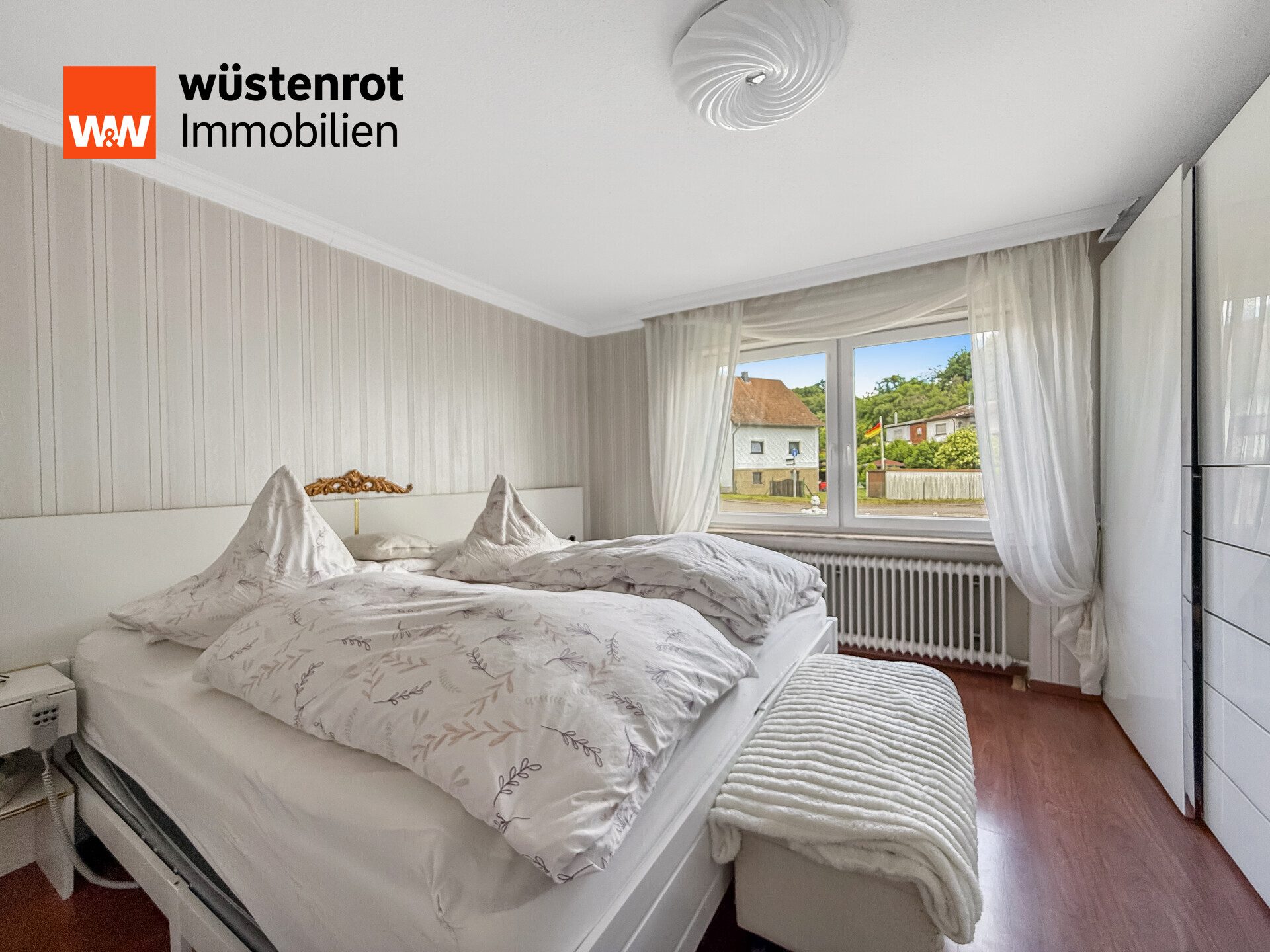 Immobilienangebot - Schmelz - Alle - Gepflegter Bungalow mit Einliegerwohnung, Whirlpool und großer Garage in Schmelz
