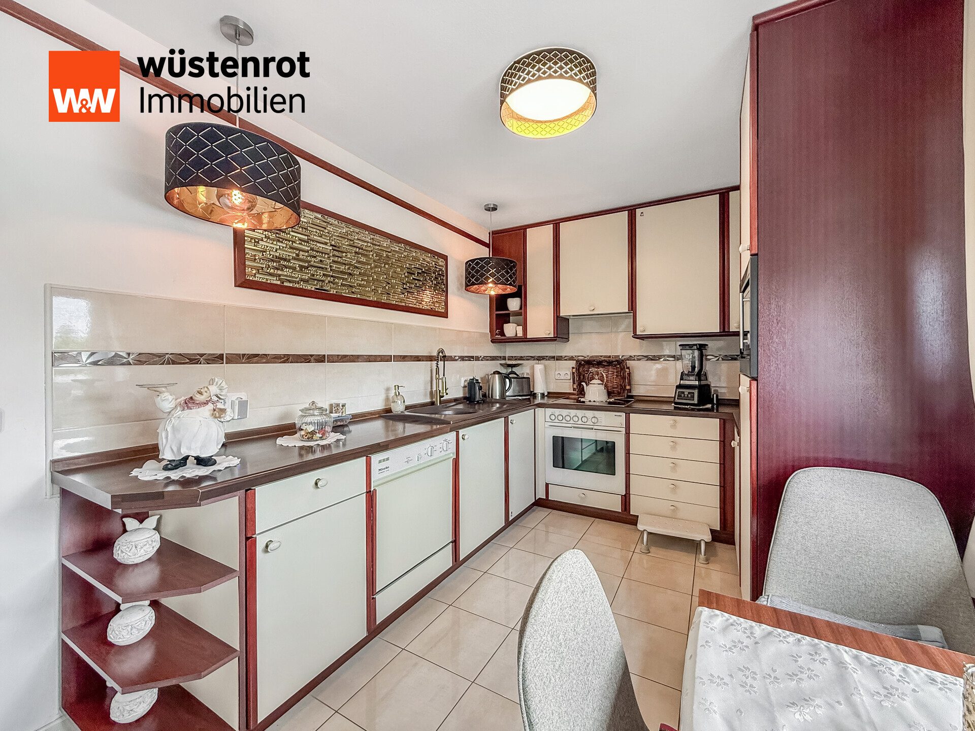 Immobilienangebot - Schmelz - Alle - Gepflegter Bungalow mit Einliegerwohnung, Whirlpool und großer Garage in Schmelz