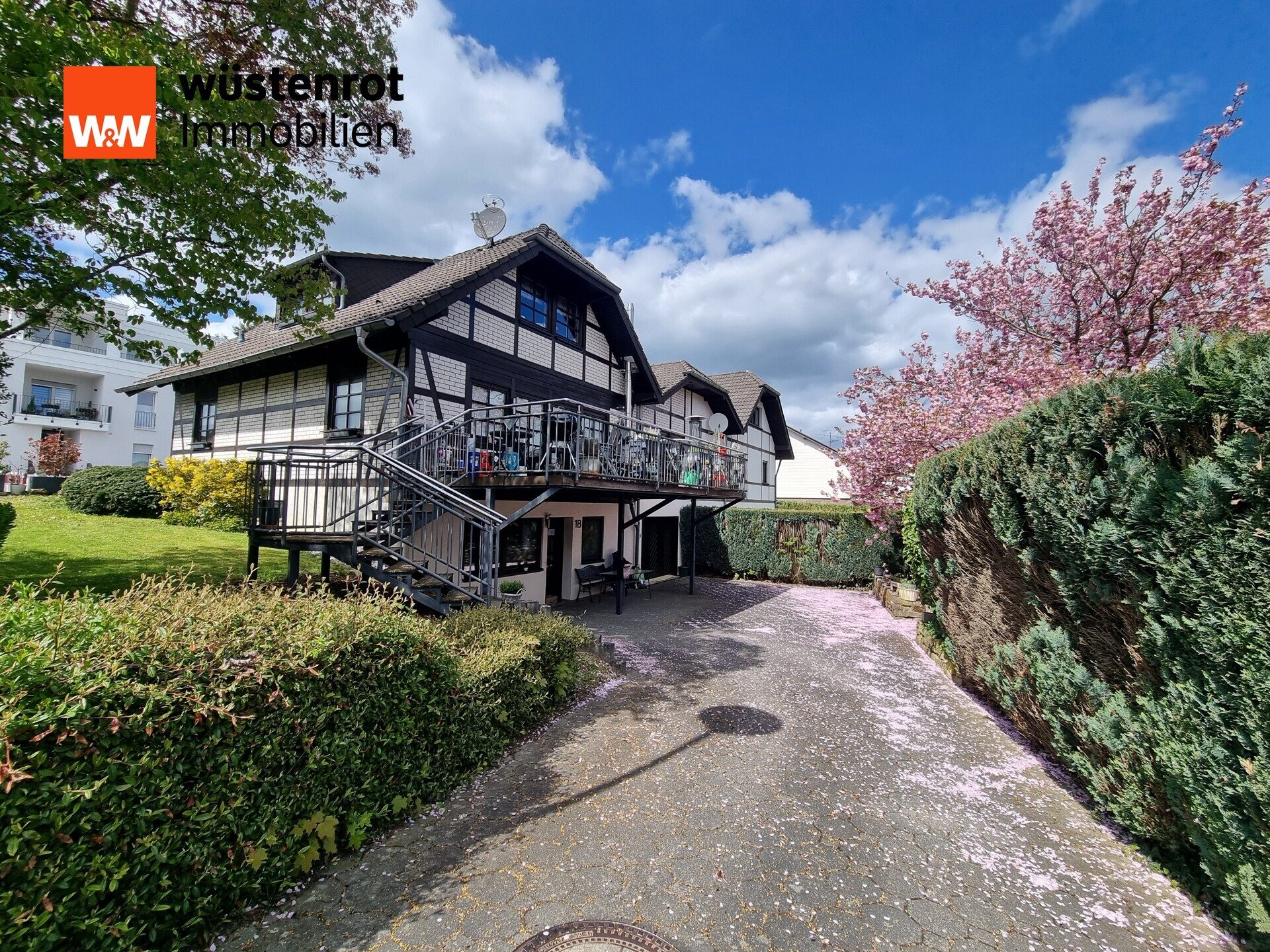 Immobilienangebot - Bitburg - Alle - Vielseitige Doppelhaushälfte in Bitburg: Fachwerk-Charme mit Einliegerwohnung in Top-Lage