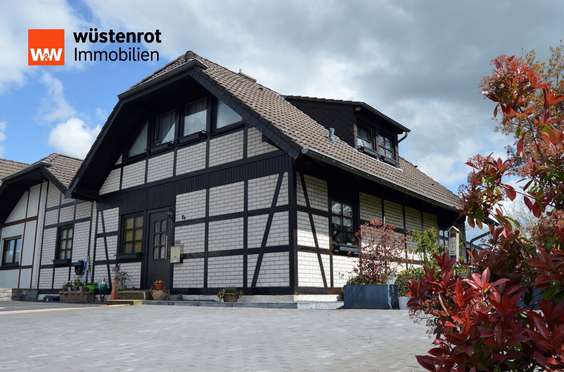 Immobilienangebot - Bitburg - Alle - Vielseitige Doppelhaushälfte in Bitburg: Fachwerk-Charme mit Einliegerwohnung in Top-Lage