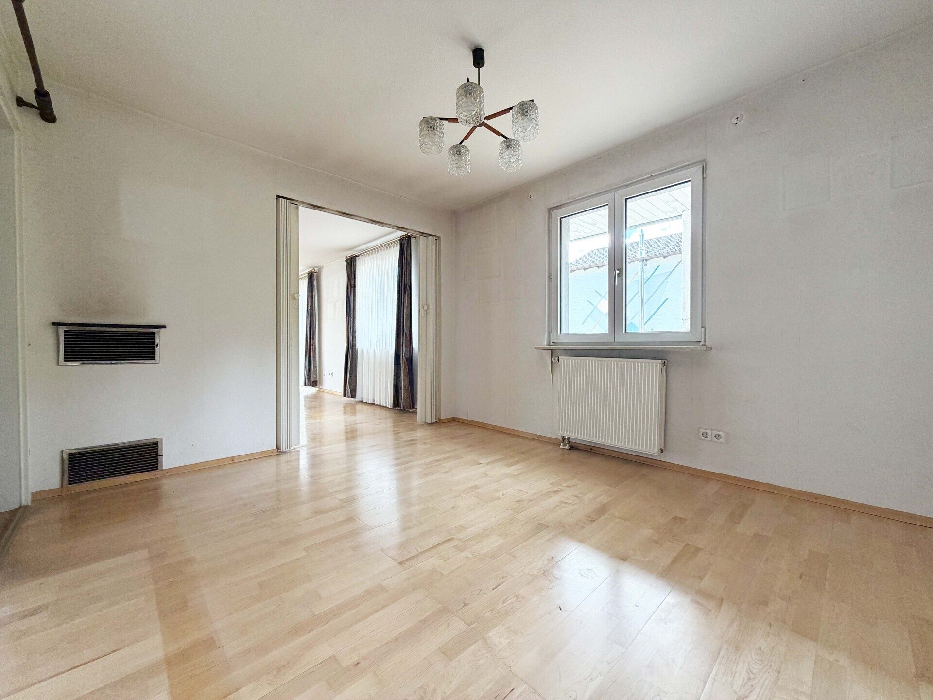 Immobilienangebot - Epfendorf - Alle - Familienhaus mit 2 Wohnungen.
7 Zimmer. 183 m². Traum-Ausblick.
3 Garagen. Herrliches Grundstück.