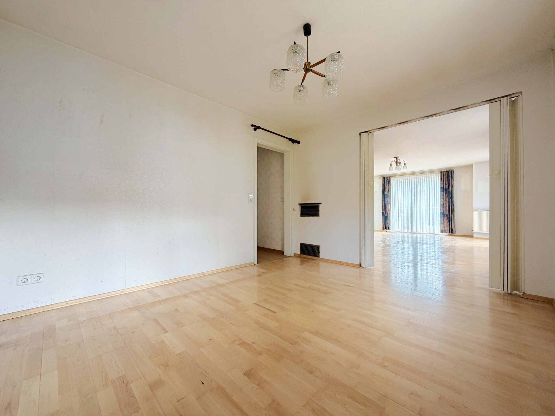 Immobilienangebot - Epfendorf - Alle - Familienhaus mit 2 Wohnungen.
7 Zimmer. 183 m². Traum-Ausblick.
3 Garagen. Herrliches Grundstück.