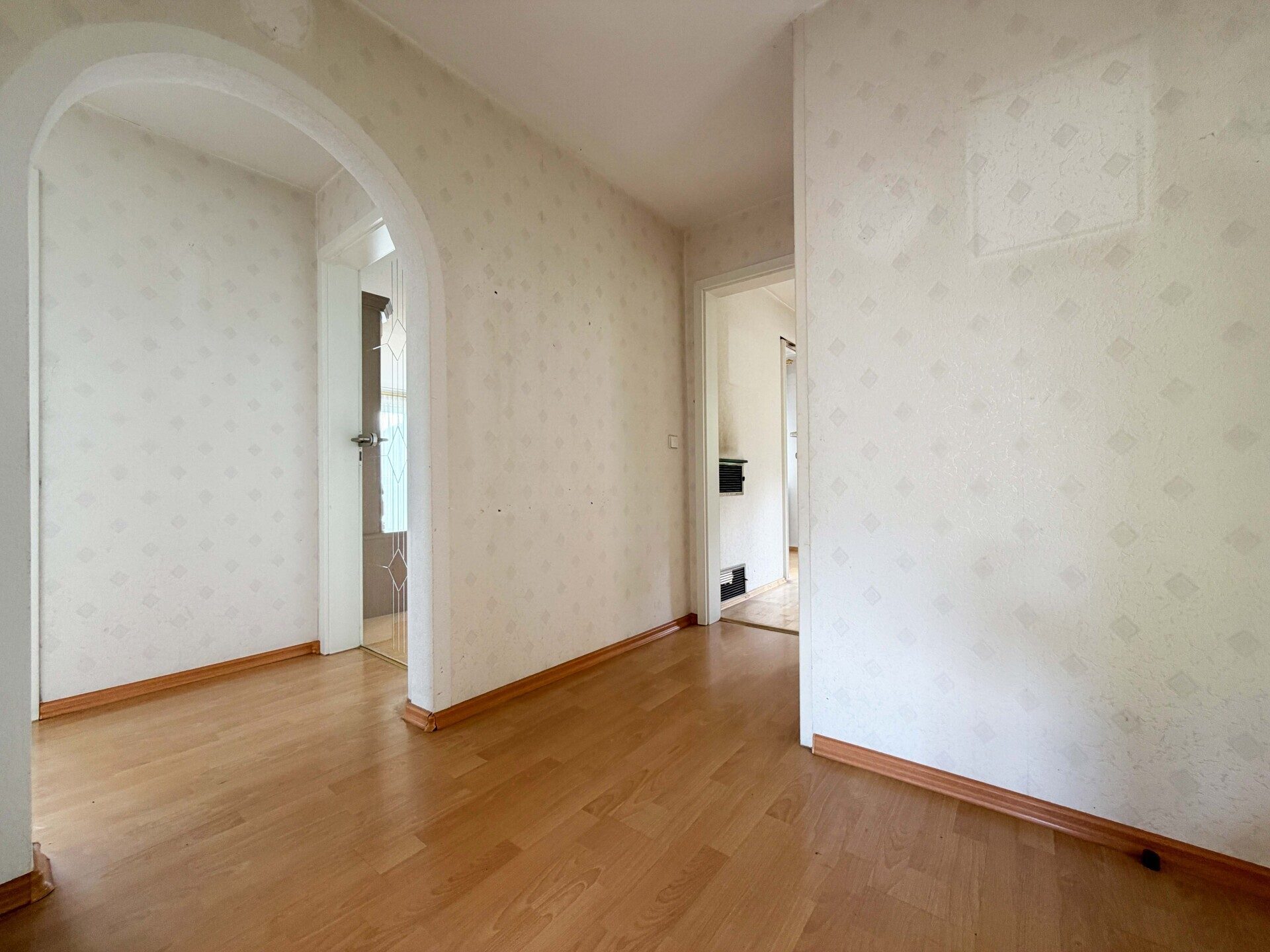 Immobilienangebot - Epfendorf - Alle - Familienhaus mit 2 Wohnungen.
7 Zimmer. 183 m². Traum-Ausblick.
3 Garagen. Herrliches Grundstück.