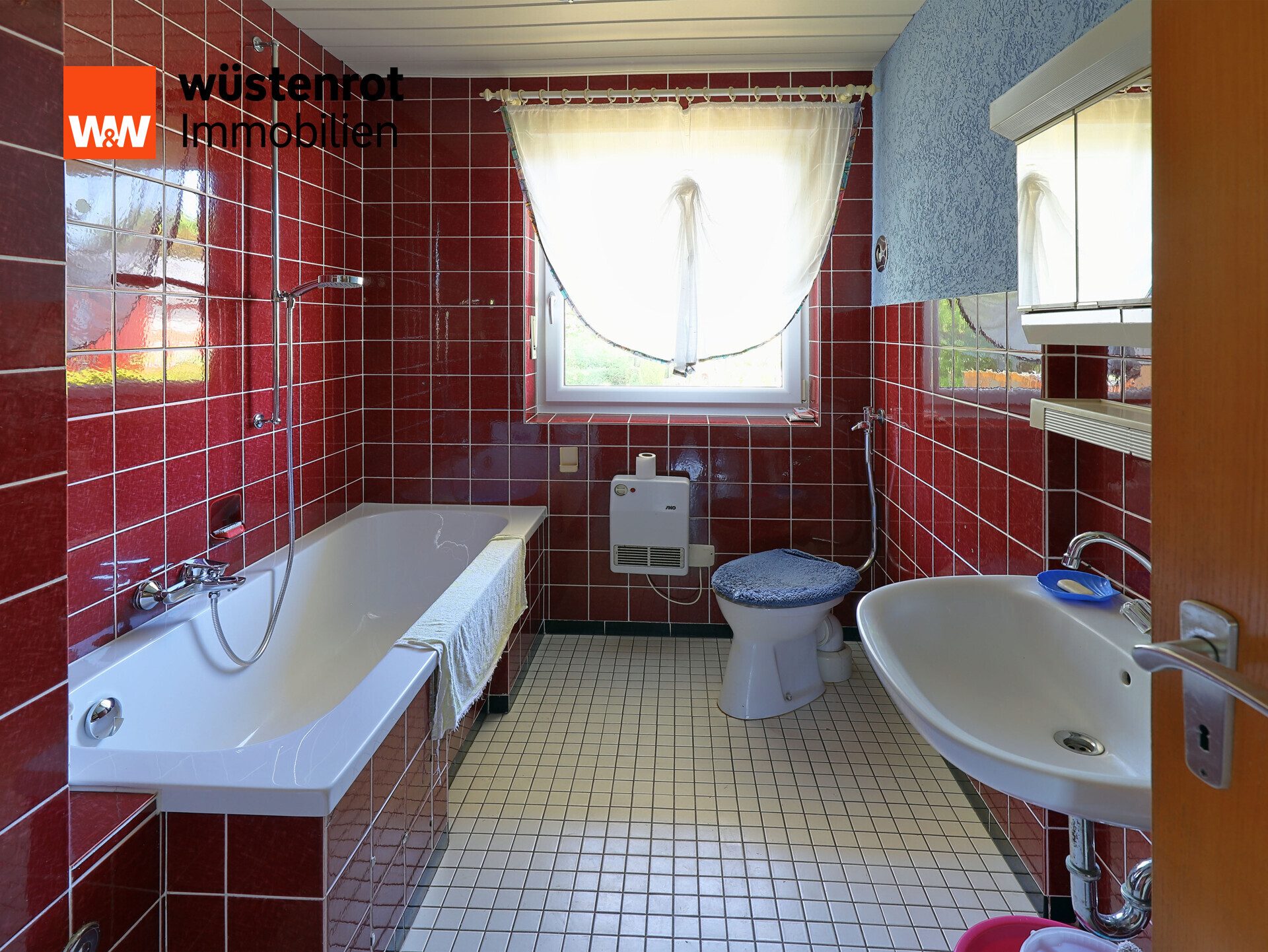 Immobilienangebot - Windischeschenbach - Alle - Gepflegtes Zweifamilienhaus plus Einliegerwohnung mit großem Garten in ruhiger Lage wartet auf Sie