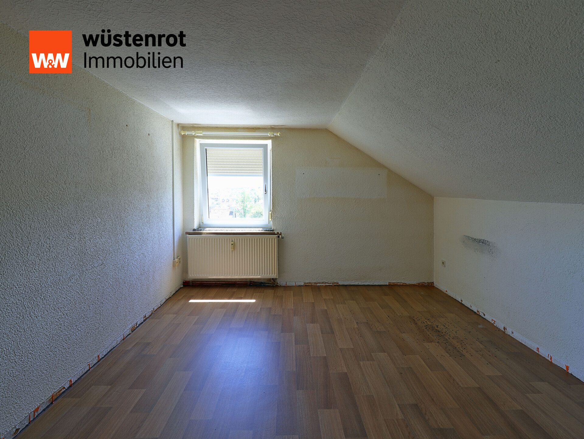 Immobilienangebot - Windischeschenbach - Alle - Gepflegtes Zweifamilienhaus plus Einliegerwohnung mit großem Garten in ruhiger Lage wartet auf Sie
