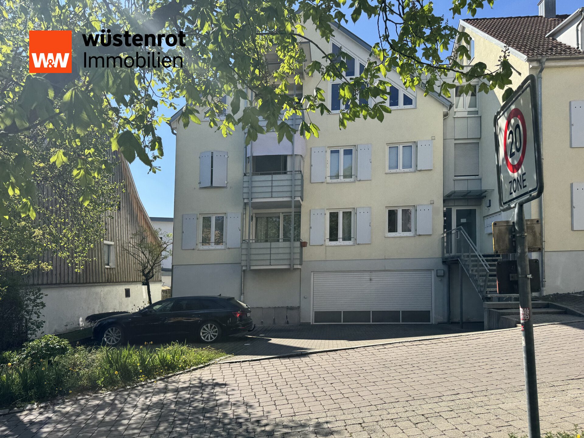 Immobilienangebot - Empfingen - Alle - Einziehen oder investieren – 2-Zimmer-Wohnung mit Balkon und Tiefgaragenstellplatz