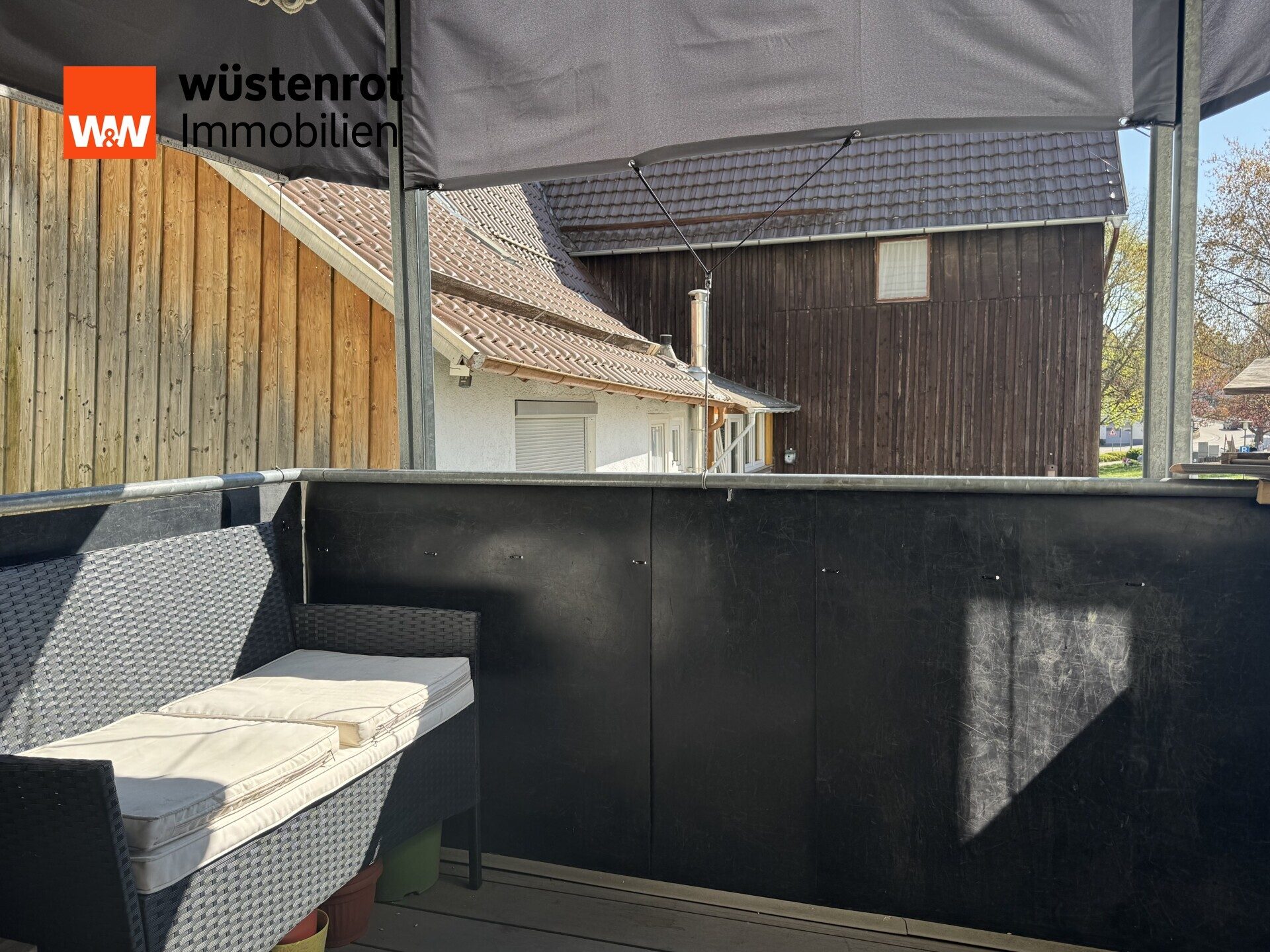 Immobilienangebot - Empfingen - Alle - Einziehen oder investieren – 2-Zimmer-Wohnung mit Balkon und Tiefgaragenstellplatz