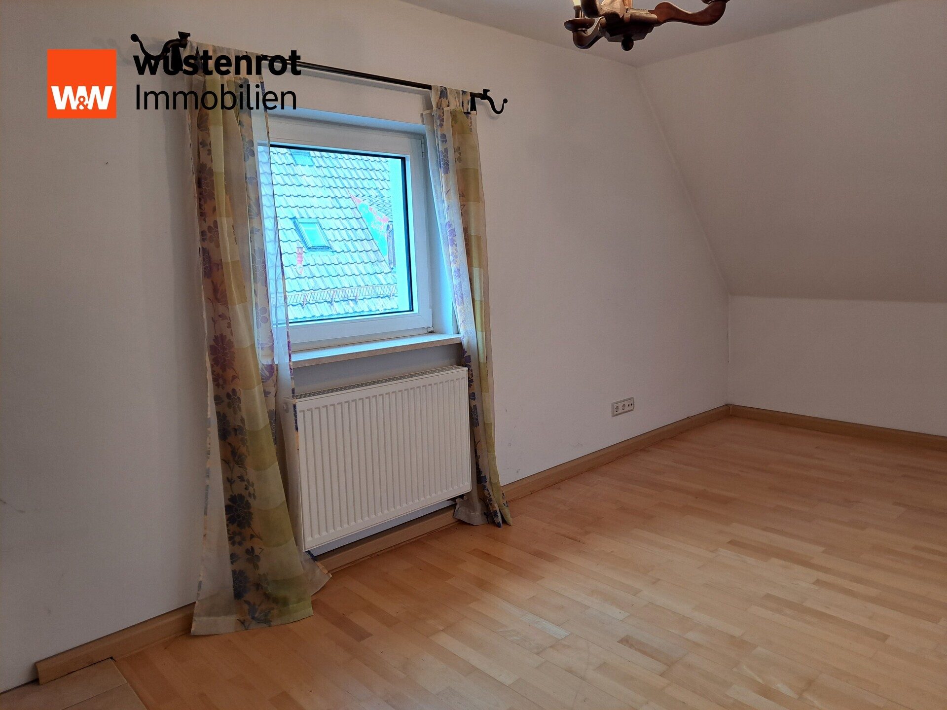 Immobilienangebot - München / Trudering - Alle - Älteres Einfamilienhaus mit eingewachsenem Grundstück in Trudering