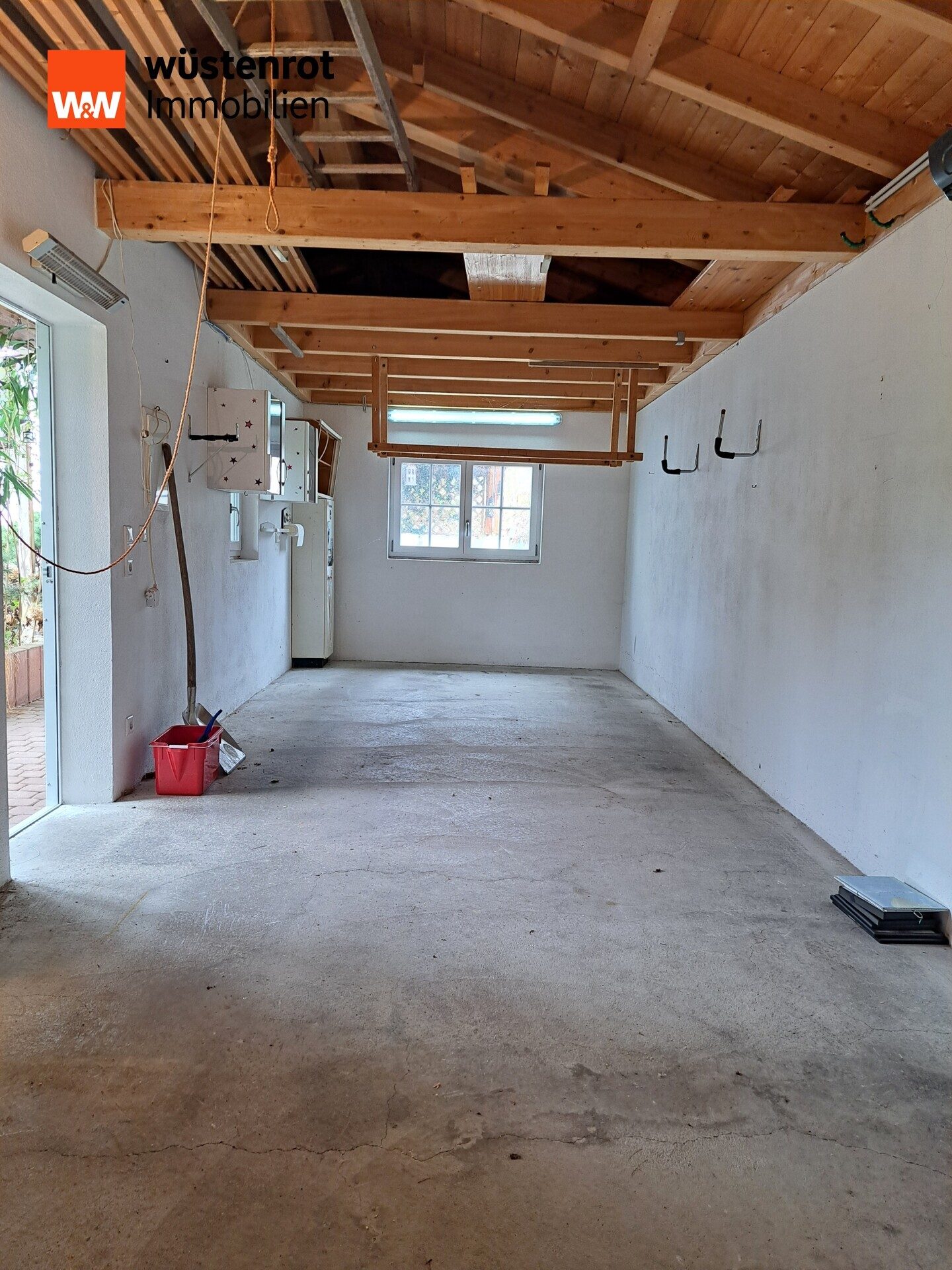 Immobilienangebot - München / Trudering - Alle - Älteres Einfamilienhaus mit eingewachsenem Grundstück in Trudering