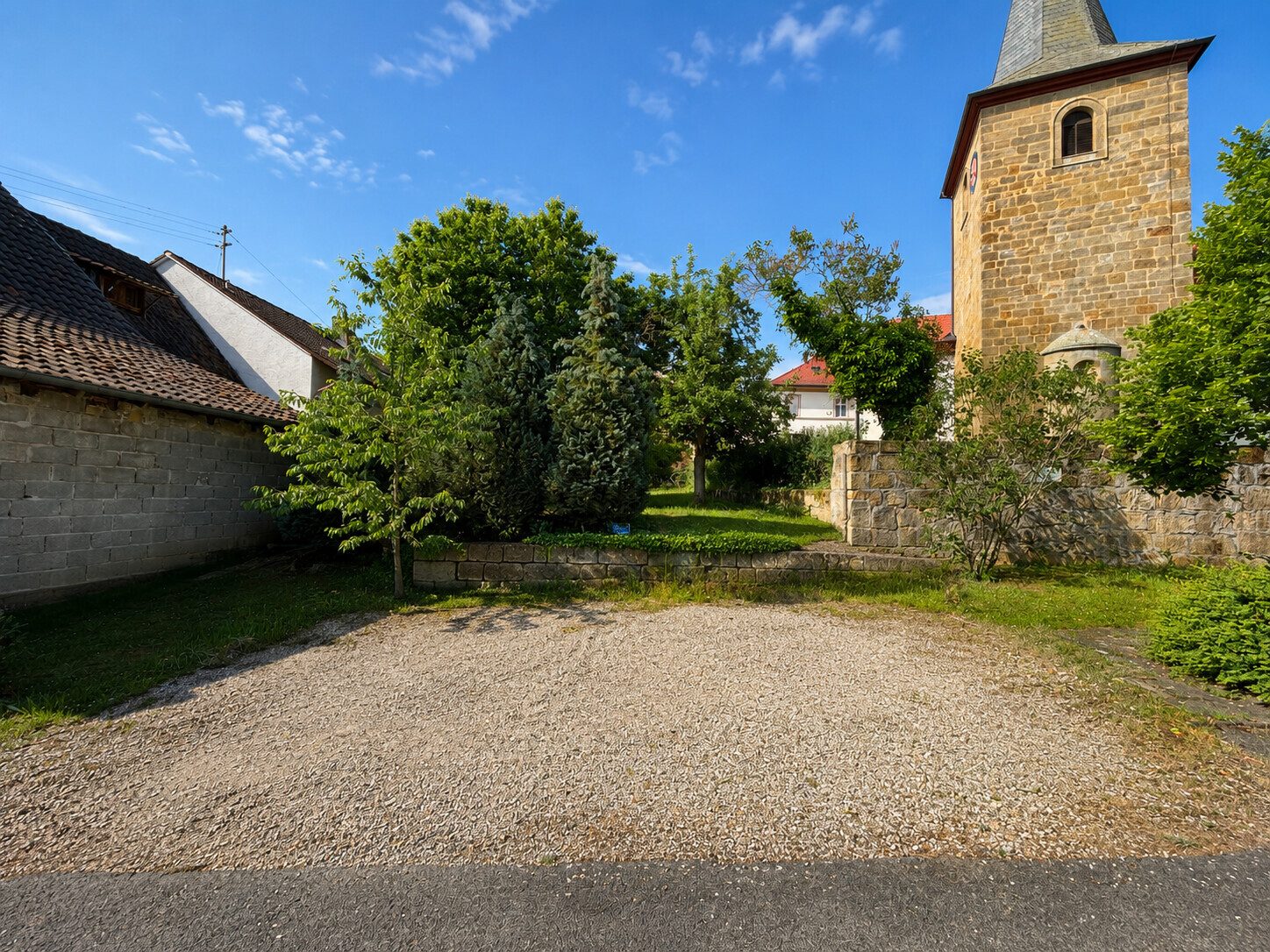 Immobilienangebot - Zapfendorf - Alle - Charmantes Fachwerkhaus mit 7 Zimmern, Garten und zwei Kfz-Stellplätzen in Zapfendorf-Kirchschletten