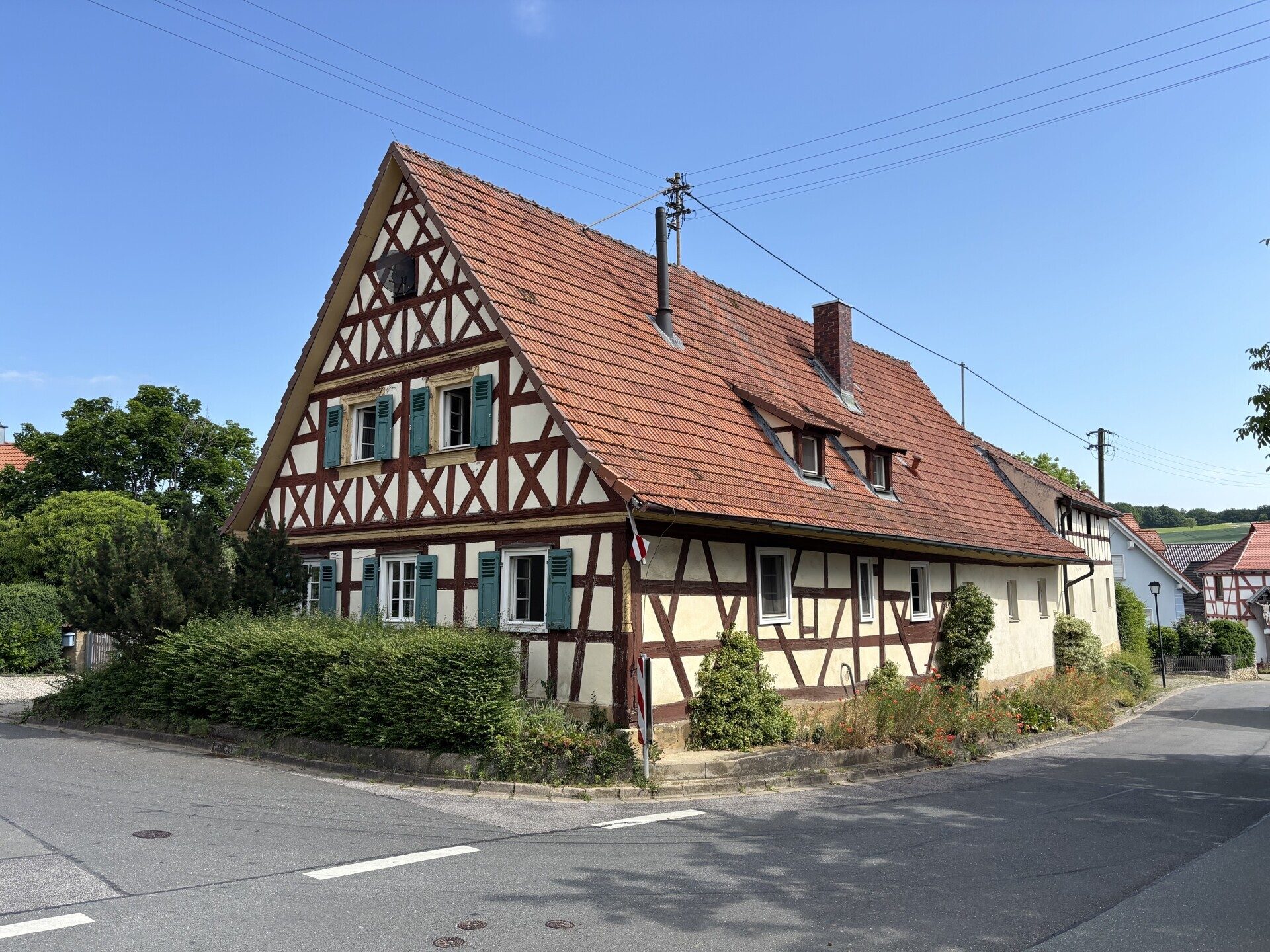 Immobilienangebot - Zapfendorf - Alle - Charmantes Fachwerkhaus mit 7 Zimmern, Garten und zwei Kfz-Stellplätzen in Zapfendorf-Kirchschletten