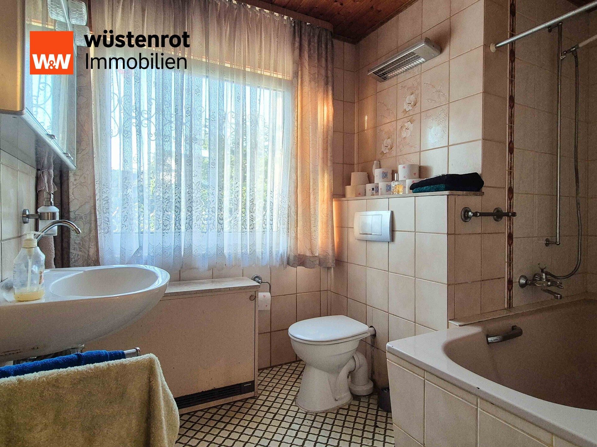 Immobilienangebot - Bruchköbel - Alle - 1 - 2 Wohneinheiten + wohnlich ausgebautem Souterrain: Haus mit enormem Entwicklungspotenzial