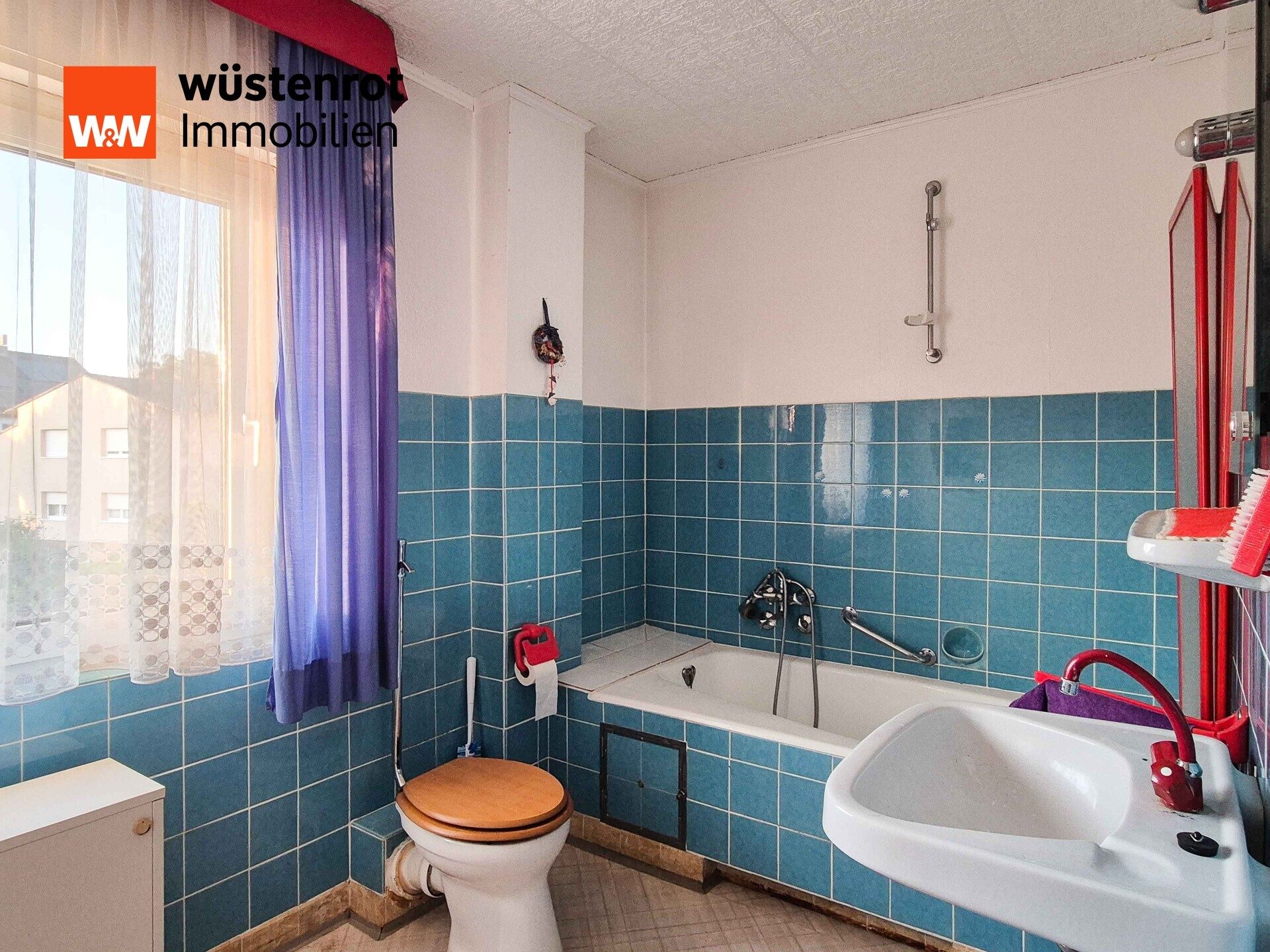 Immobilienangebot - Bruchköbel - Alle - 1 - 2 Wohneinheiten + wohnlich ausgebautem Souterrain: Haus mit enormem Entwicklungspotenzial