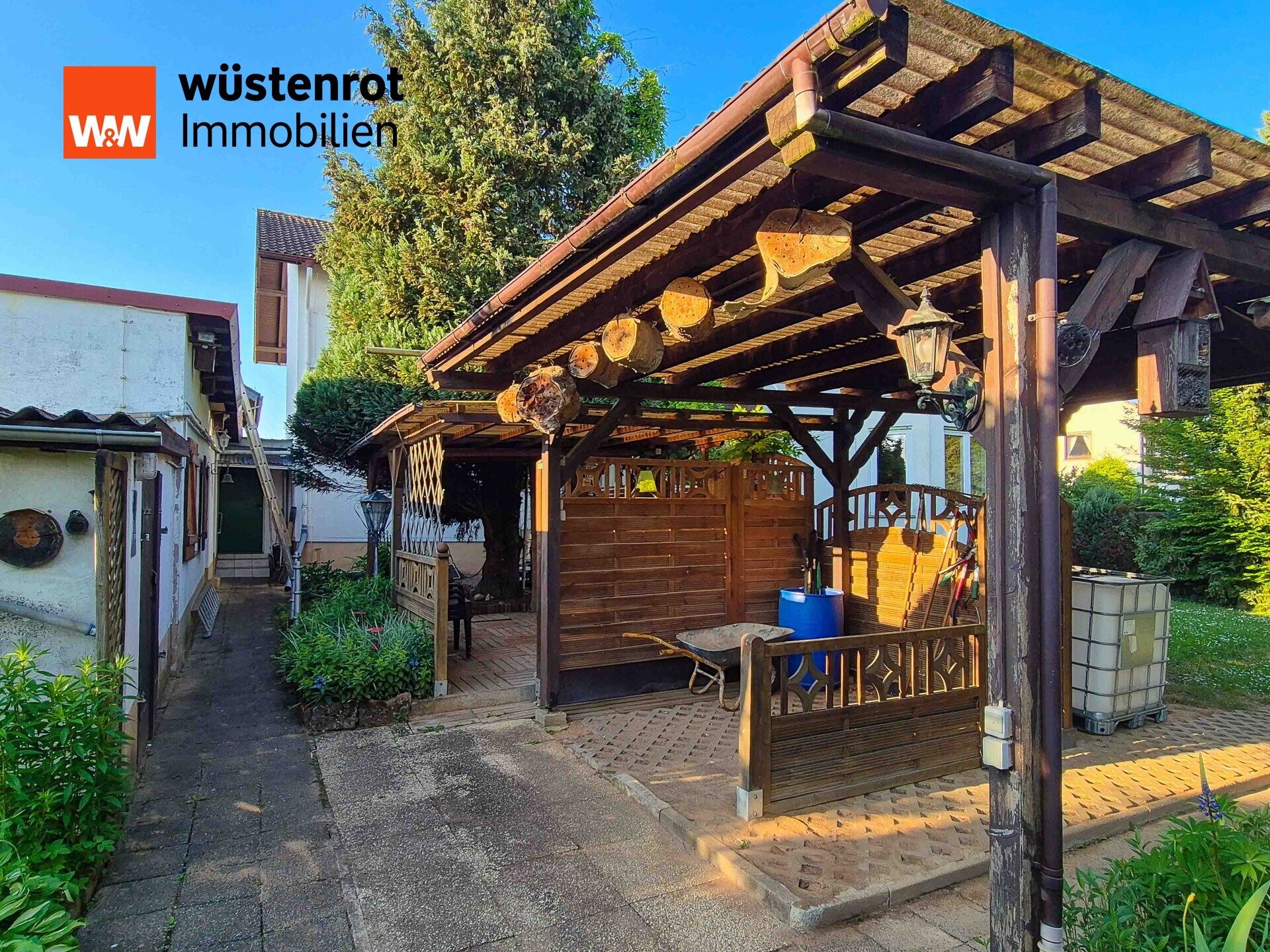 Immobilienangebot - Bruchköbel - Alle - 1 - 2 Wohneinheiten + wohnlich ausgebautem Souterrain: Haus mit enormem Entwicklungspotenzial