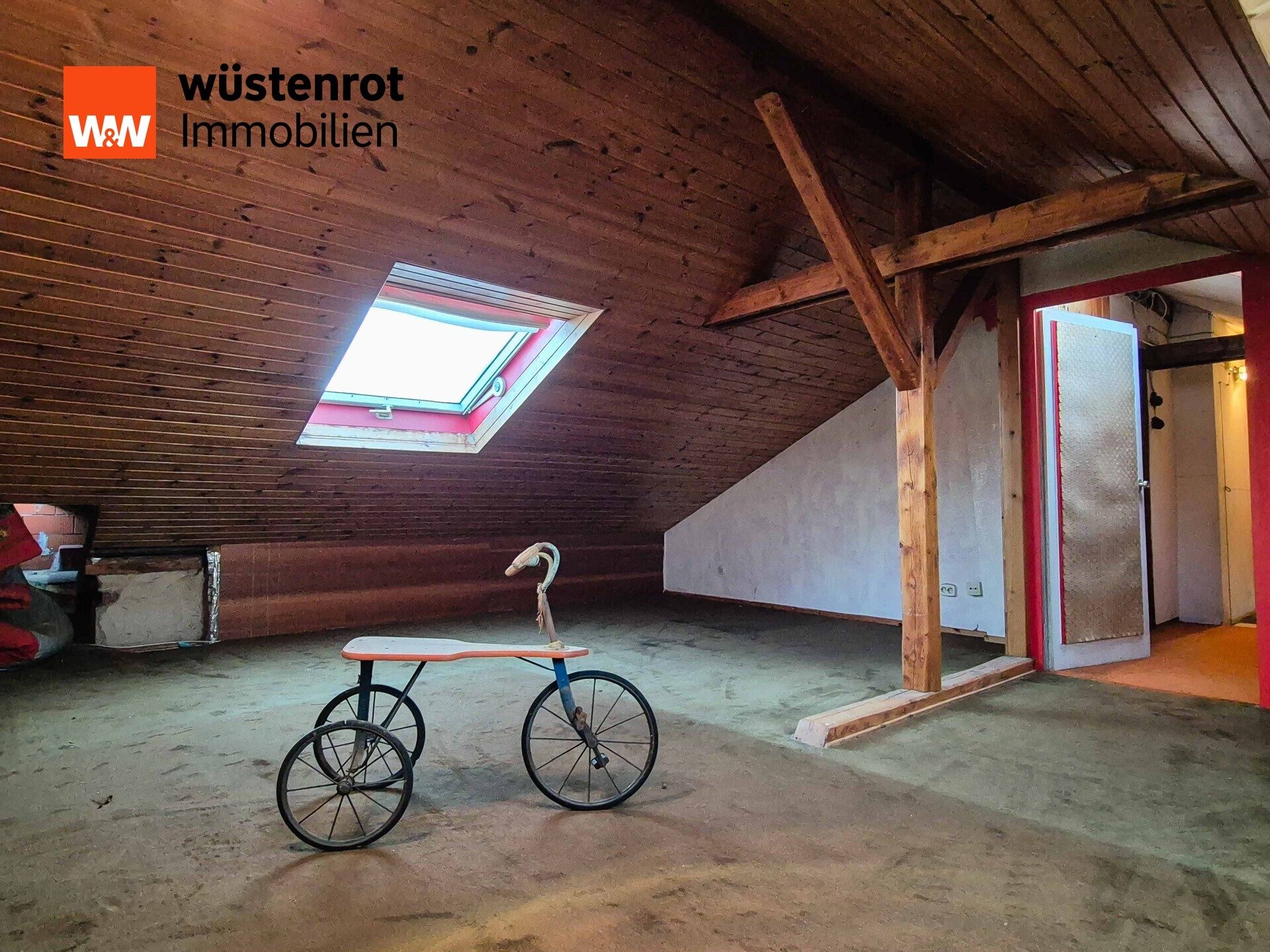 Immobilienangebot - Bruchköbel - Alle - 1 - 2 Wohneinheiten + wohnlich ausgebautem Souterrain: Haus mit enormem Entwicklungspotenzial